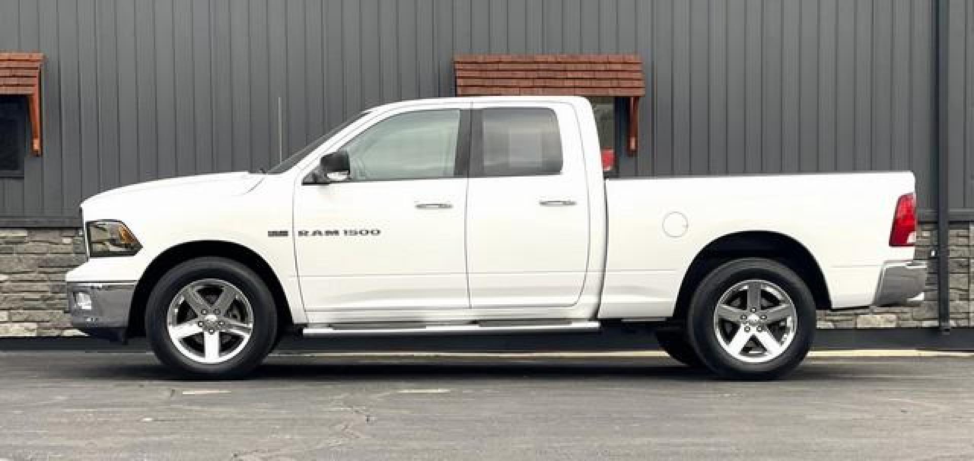 2011 WHITE RAM 1500 QUAD (1D7RV1GT9BS) with an V8,5.7L(345 CID),OHV engine, AUTOMATIC transmission, located at 14600 Frazho Road, Warren, MI, 48089, (586) 776-3400, 42.485996, -82.974220 - Photo#5