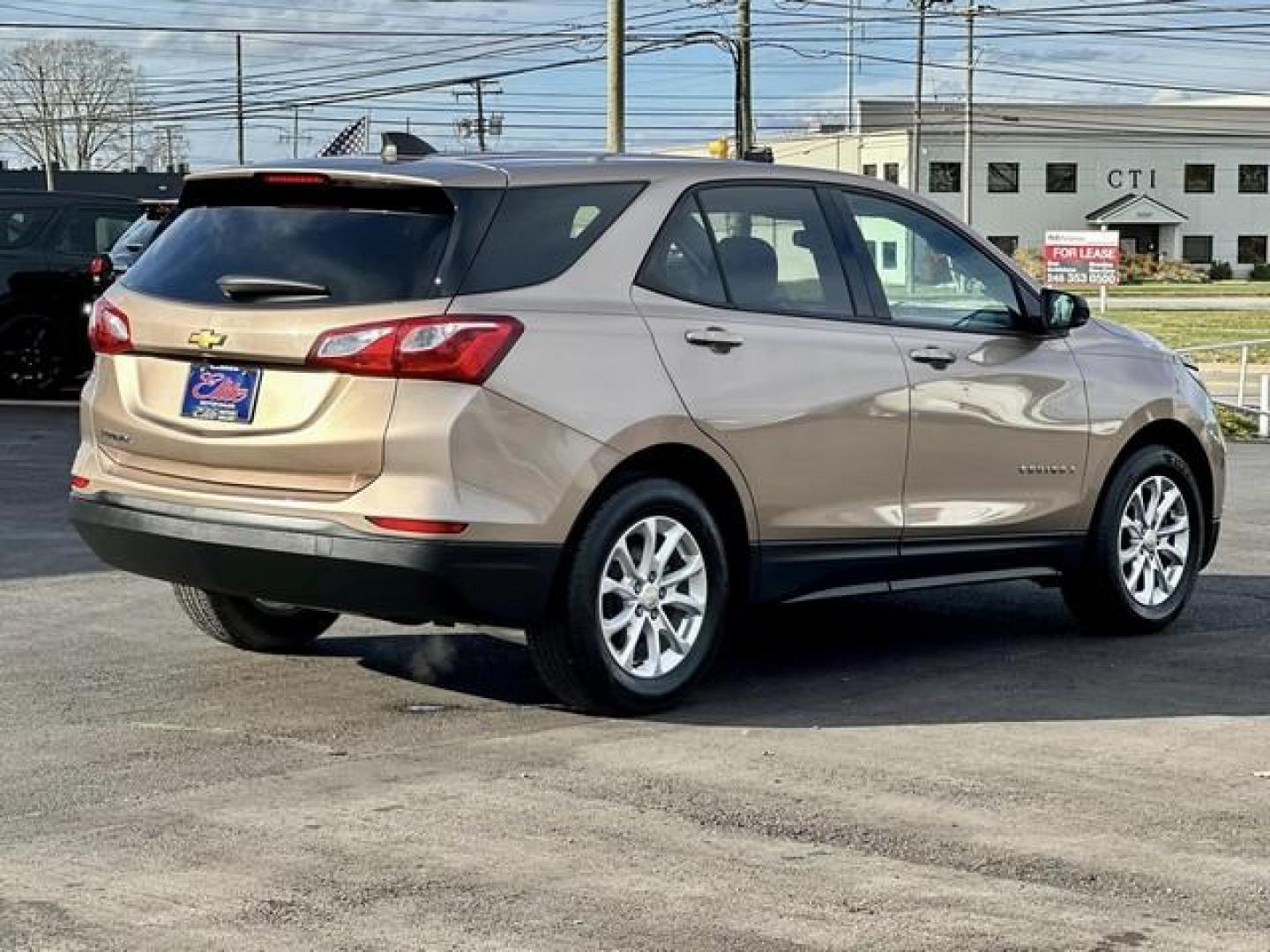 2019 COPPER CHEVROLET EQUINOX (2GNAXHEV3K6) with an L4,1.5L(91 CID),DOHC engine, AUTOMATIC transmission, located at 14600 Frazho Road, Warren, MI, 48089, (586) 776-3400, 42.485996, -82.974220 - Photo#5