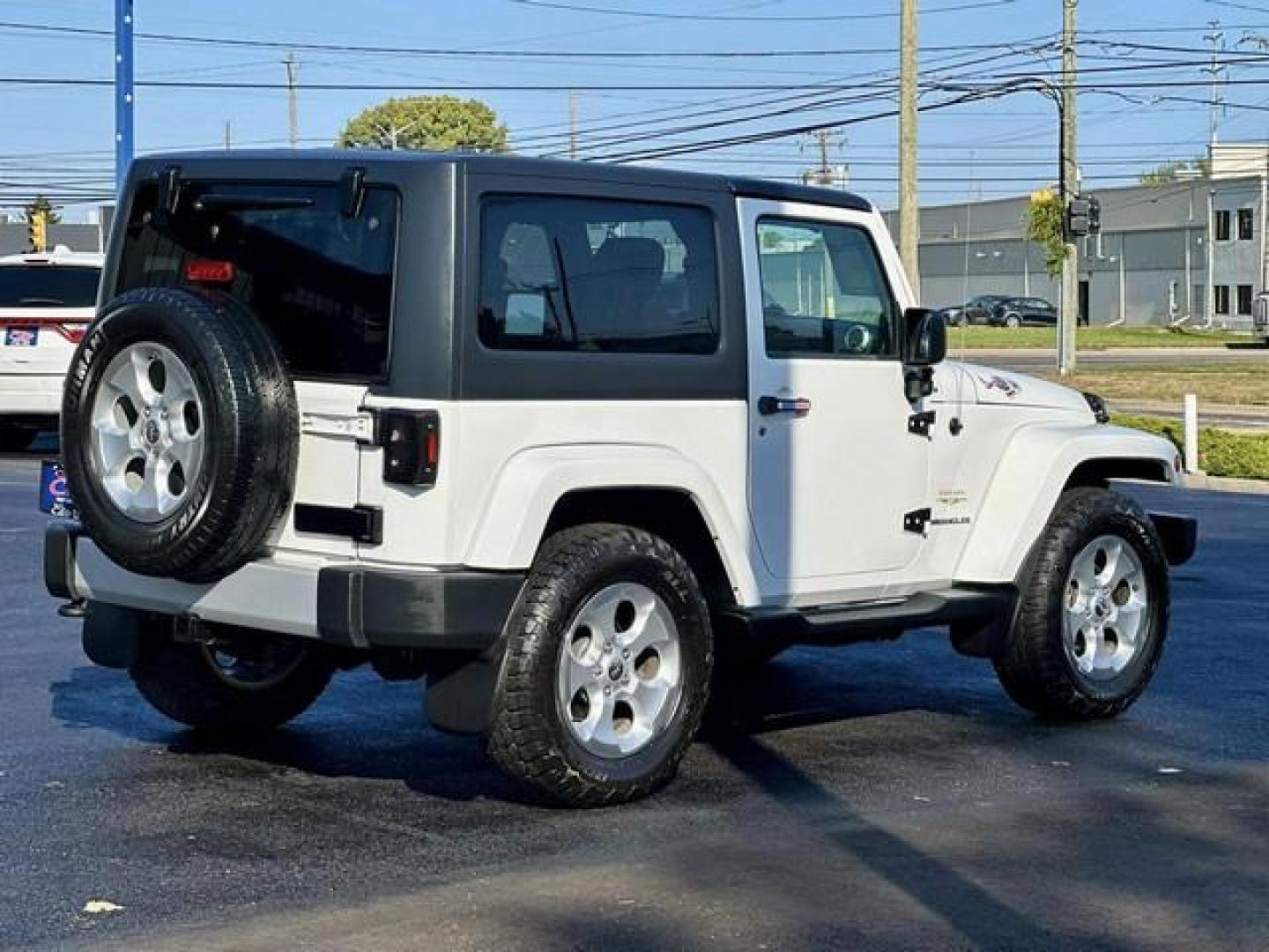 2013 WHITE JEEP WRANGLER (1C4AJWBG7DL) with an V6,3.6L(220 CID),DOHC engine, AUTOMATIC transmission, located at 14600 Frazho Road, Warren, MI, 48089, (586) 776-3400, 42.485996, -82.974220 - Photo#4