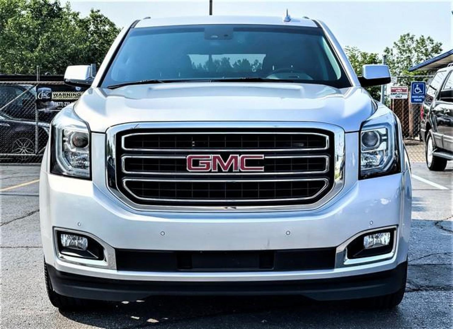 2018 SILVER GMC YUKON (1GKS2AKC6JR) with an V8,5.3L(325 CID),OHV engine, AUTOMATIC transmission, located at 14600 Frazho Road, Warren, MI, 48089, (586) 776-3400, 42.485996, -82.974220 - Photo#2