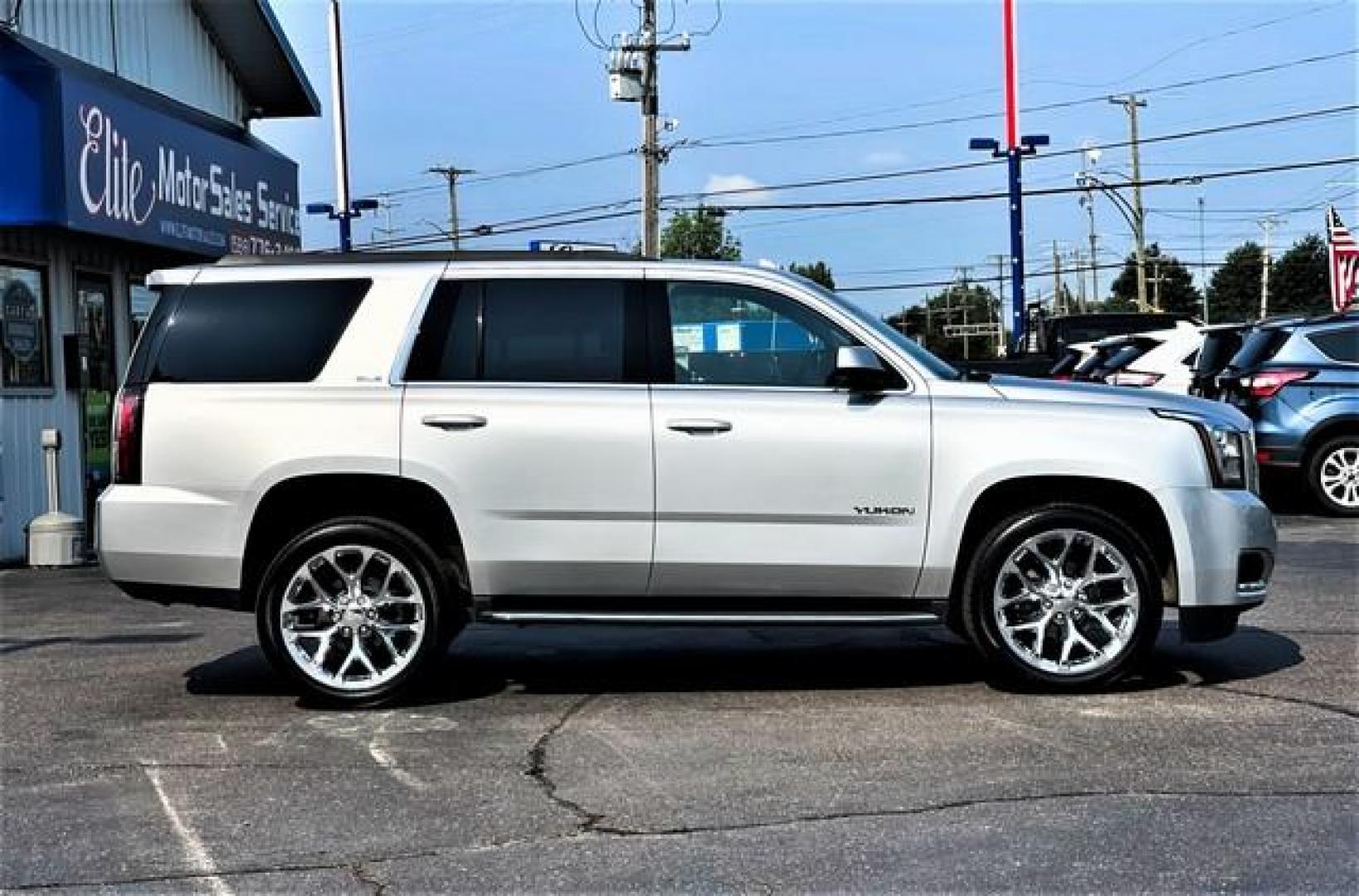 2018 SILVER GMC YUKON (1GKS2AKC6JR) with an V8,5.3L(325 CID),OHV engine, AUTOMATIC transmission, located at 14600 Frazho Road, Warren, MI, 48089, (586) 776-3400, 42.485996, -82.974220 - Photo#4