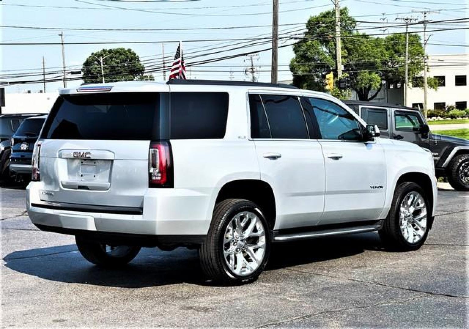 2018 SILVER GMC YUKON (1GKS2AKC6JR) with an V8,5.3L(325 CID),OHV engine, AUTOMATIC transmission, located at 14600 Frazho Road, Warren, MI, 48089, (586) 776-3400, 42.485996, -82.974220 - Photo#5