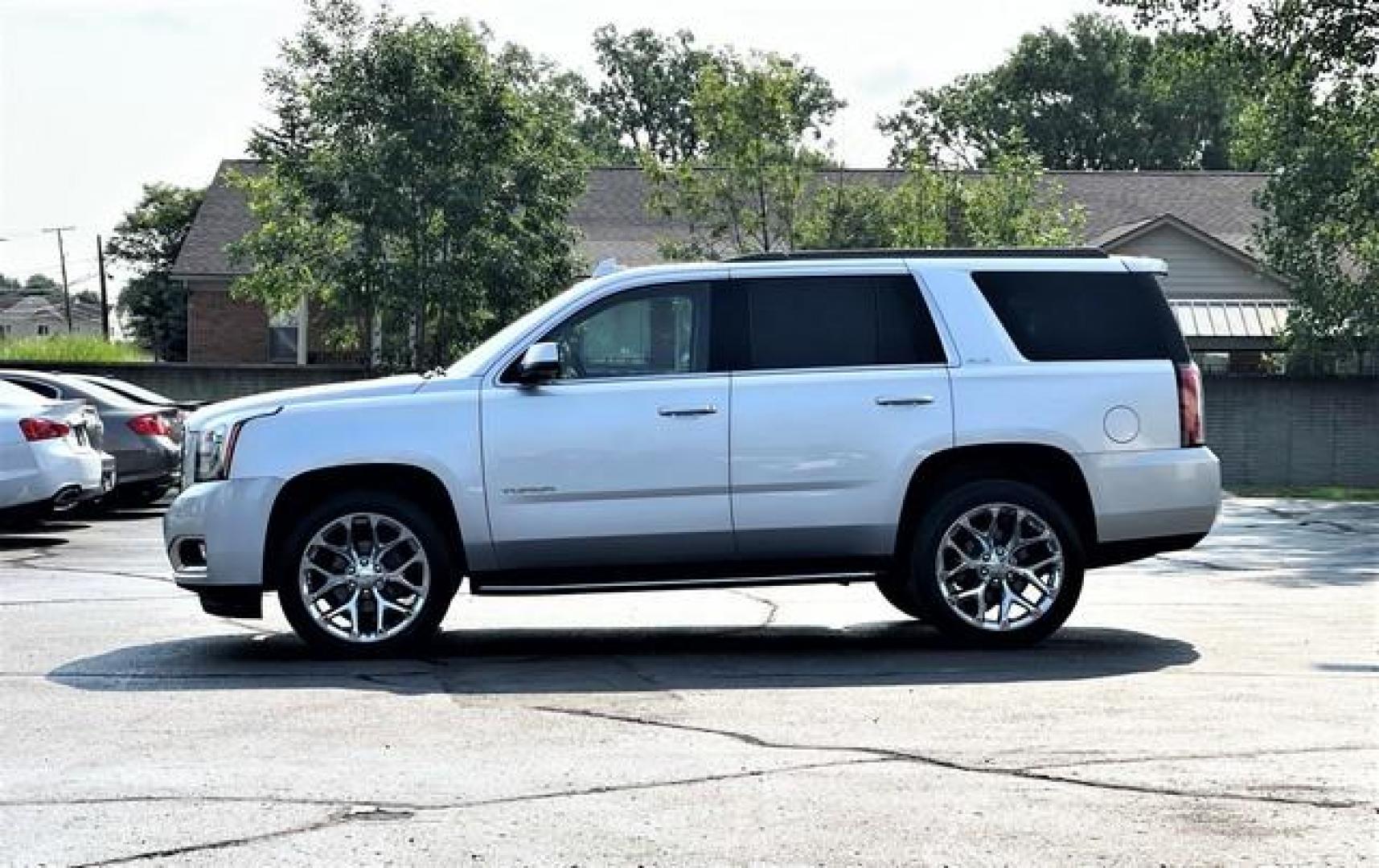 2018 SILVER GMC YUKON (1GKS2AKC6JR) with an V8,5.3L(325 CID),OHV engine, AUTOMATIC transmission, located at 14600 Frazho Road, Warren, MI, 48089, (586) 776-3400, 42.485996, -82.974220 - Photo#8