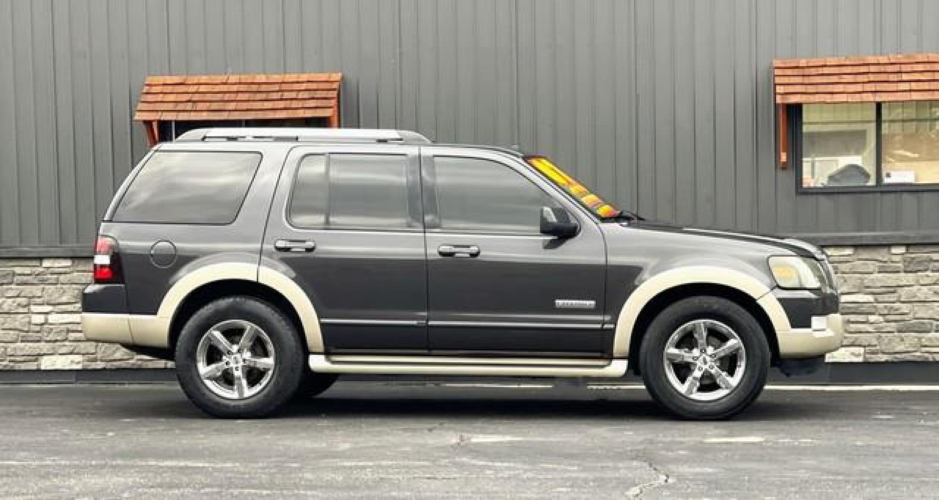 2007 GREY FORD EXPLORER (1FMEU74EX7U) with an V6,4.0L(245 CID),SOHC engine, AUTOMATIC transmission, located at 14600 Frazho Road, Warren, MI, 48089, (586) 776-3400, 42.485996, -82.974220 - Photo#4