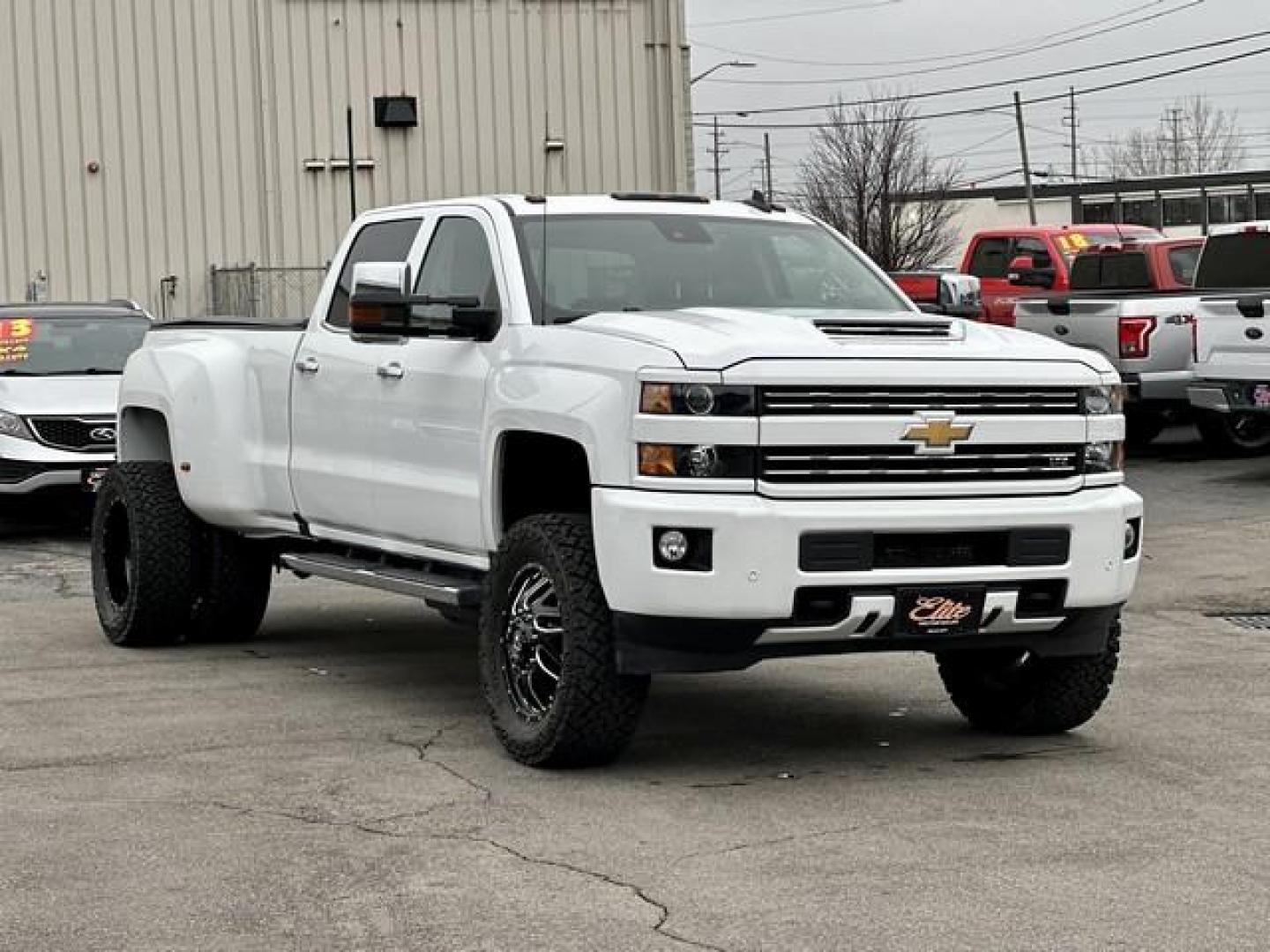 2017 WHITE CHEVROLET SILVERADO 3500 HD (1GC4K0EY7HF) with an V8,6.6L(403 CID),OHV engine, AUTOMATIC transmission, located at 14600 Frazho Road, Warren, MI, 48089, (586) 776-3400, 42.485996, -82.974220 - Photo#3