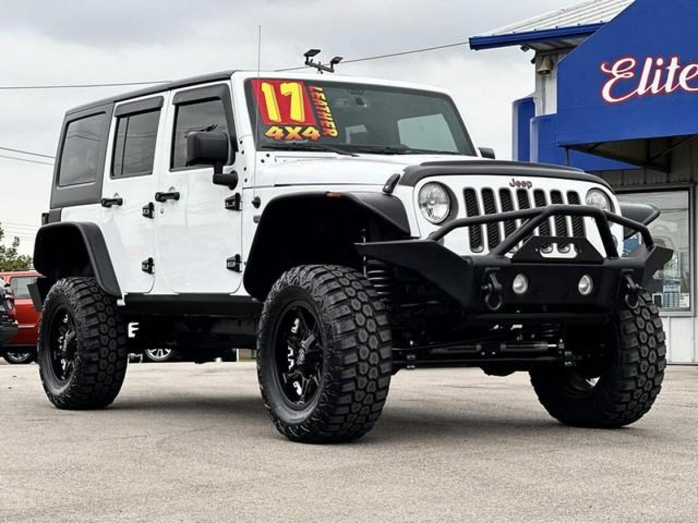 2017 WHITE JEEP WRANGLER (1C4BJWEGXHL) with an V6,3.6L(220 CID),DOHC engine, AUTOMATIC transmission, located at 14600 Frazho Road, Warren, MI, 48089, (586) 776-3400, 42.485996, -82.974220 - Photo#2