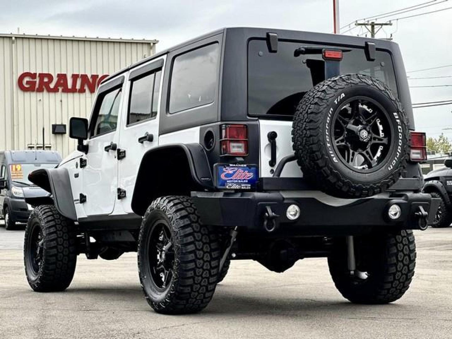 2017 WHITE JEEP WRANGLER (1C4BJWEGXHL) with an V6,3.6L(220 CID),DOHC engine, AUTOMATIC transmission, located at 14600 Frazho Road, Warren, MI, 48089, (586) 776-3400, 42.485996, -82.974220 - Photo#7