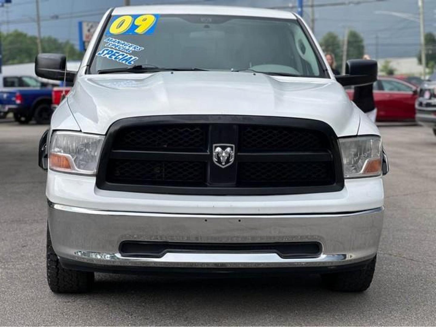 2009 WHITE DODGE RAM 1500 (1D3HV13P69S) with an V8,4.7L(287 CID),SOHC engine, AUTOMATIC transmission, located at 14600 Frazho Road, Warren, MI, 48089, (586) 776-3400, 42.485996, -82.974220 - Photo#1