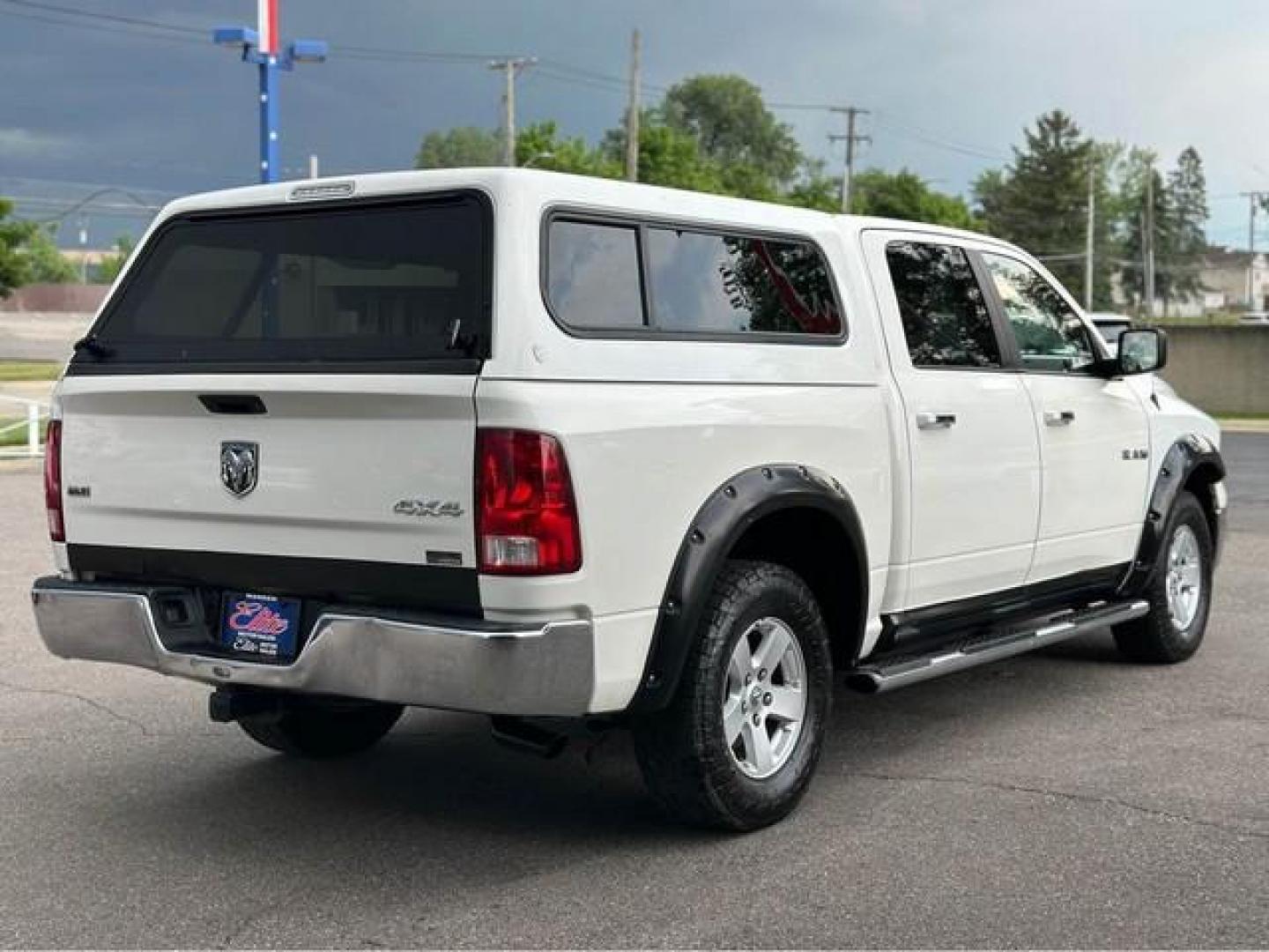 2009 WHITE DODGE RAM 1500 (1D3HV13P69S) with an V8,4.7L(287 CID),SOHC engine, AUTOMATIC transmission, located at 14600 Frazho Road, Warren, MI, 48089, (586) 776-3400, 42.485996, -82.974220 - Photo#4