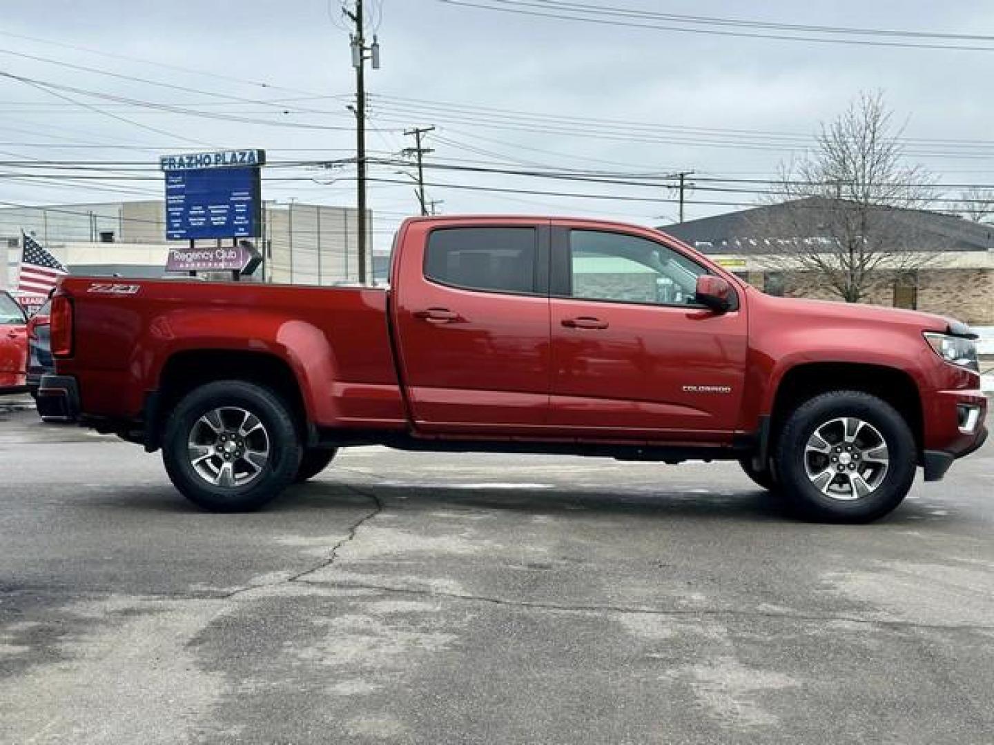 2016 RED CHEVROLET COLORADO (1GCGTDE38G1) with an V6,3.6L(217 CID),DOHC engine, AUTOMATIC transmission, located at 14600 Frazho Road, Warren, MI, 48089, (586) 776-3400, 42.485996, -82.974220 - Photo#3