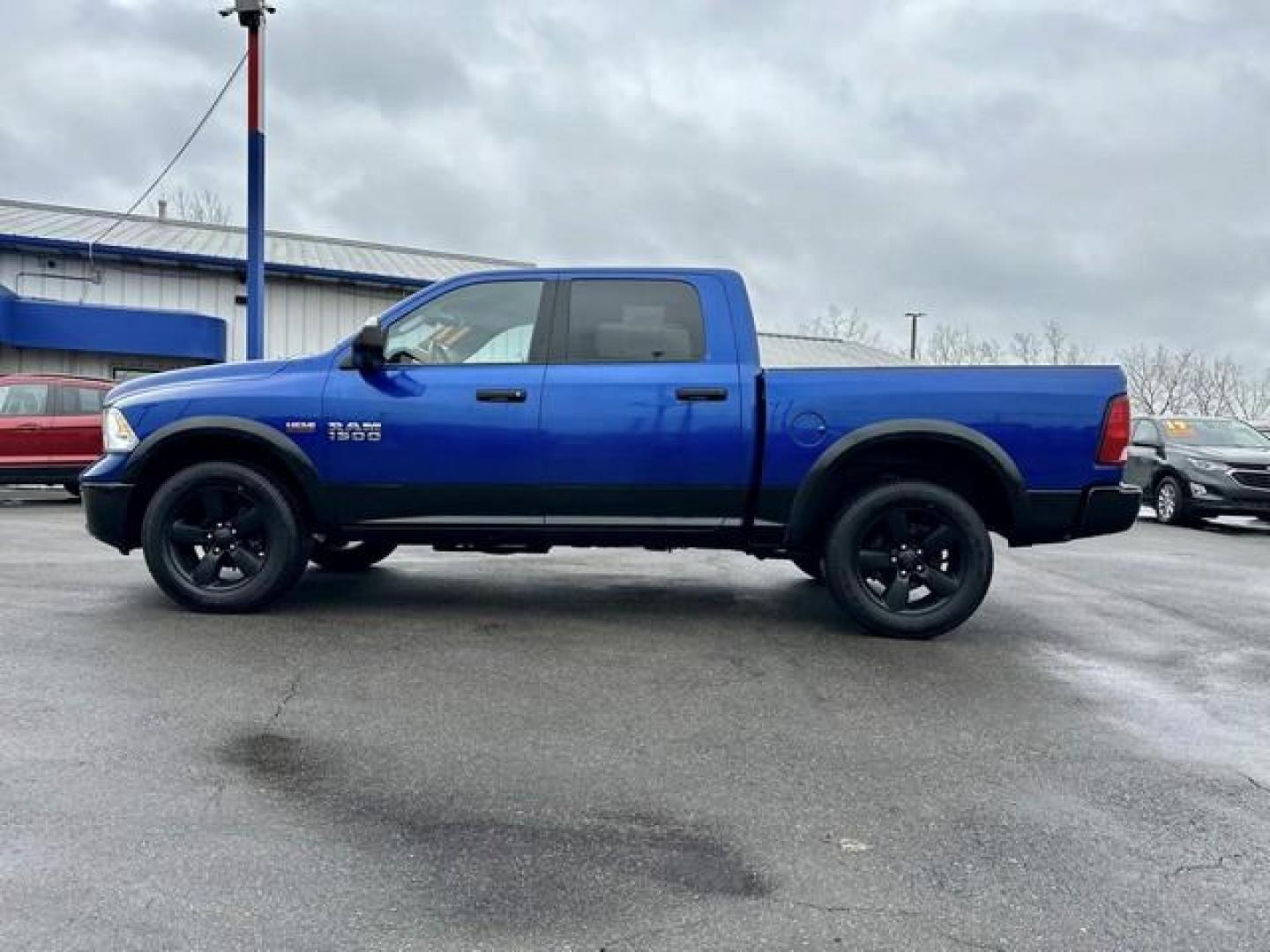 2017 BLUE RAM 1500 (1C6RR7LT1HS) with an V8,5.7L(345 CID),OHV engine, AUTOMATIC transmission, located at 14600 Frazho Road, Warren, MI, 48089, (586) 776-3400, 42.485996, -82.974220 - Photo#8