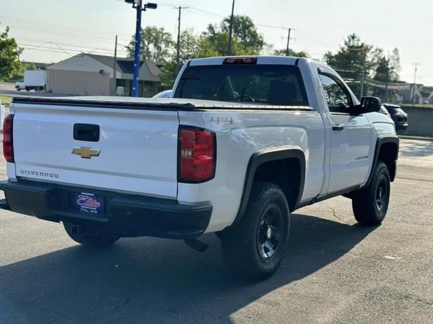 2014 WHITE CHEVROLET SILVERADO 1500 (1GCNKPEC5EZ) with an V8,5.3L(325 CID),OHV engine, AUTOMATIC transmission, located at 14600 Frazho Road, Warren, MI, 48089, (586) 776-3400, 42.485996, -82.974220 - Photo#4