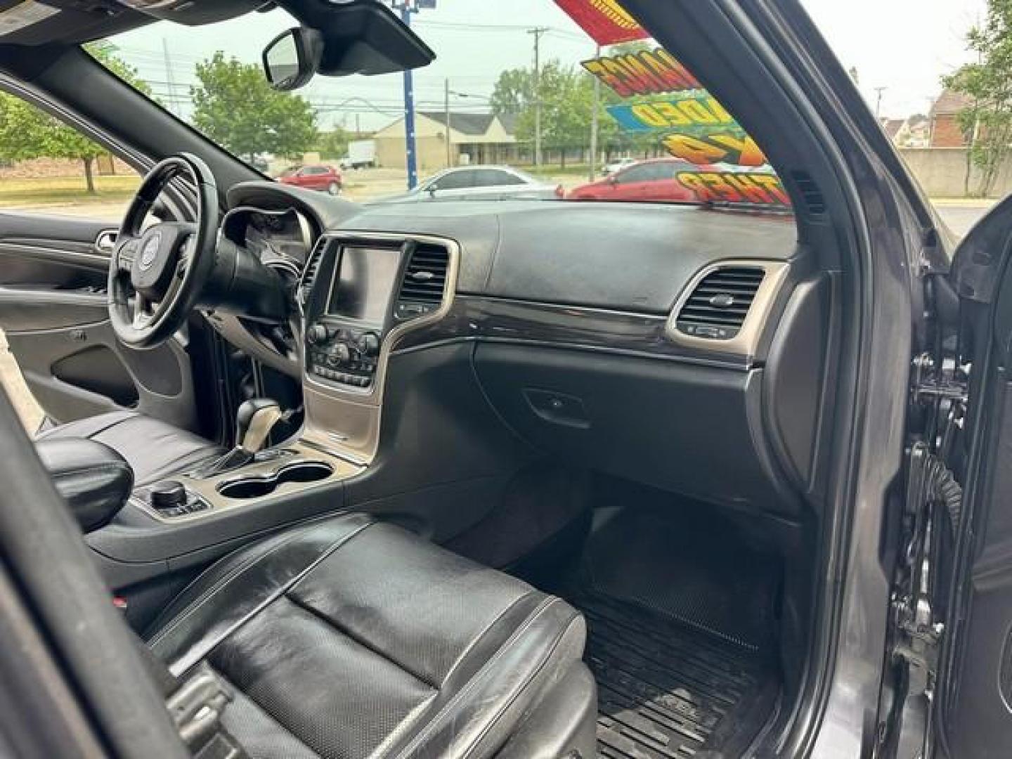 2017 GRAY JEEP GRAND CHEROKEE (1C4RJFCG5HC) with an V6,3.6L(220 CID),DOHC engine, AUTOMATIC transmission, located at 14600 Frazho Road, Warren, MI, 48089, (586) 776-3400, 42.485996, -82.974220 - Photo#19