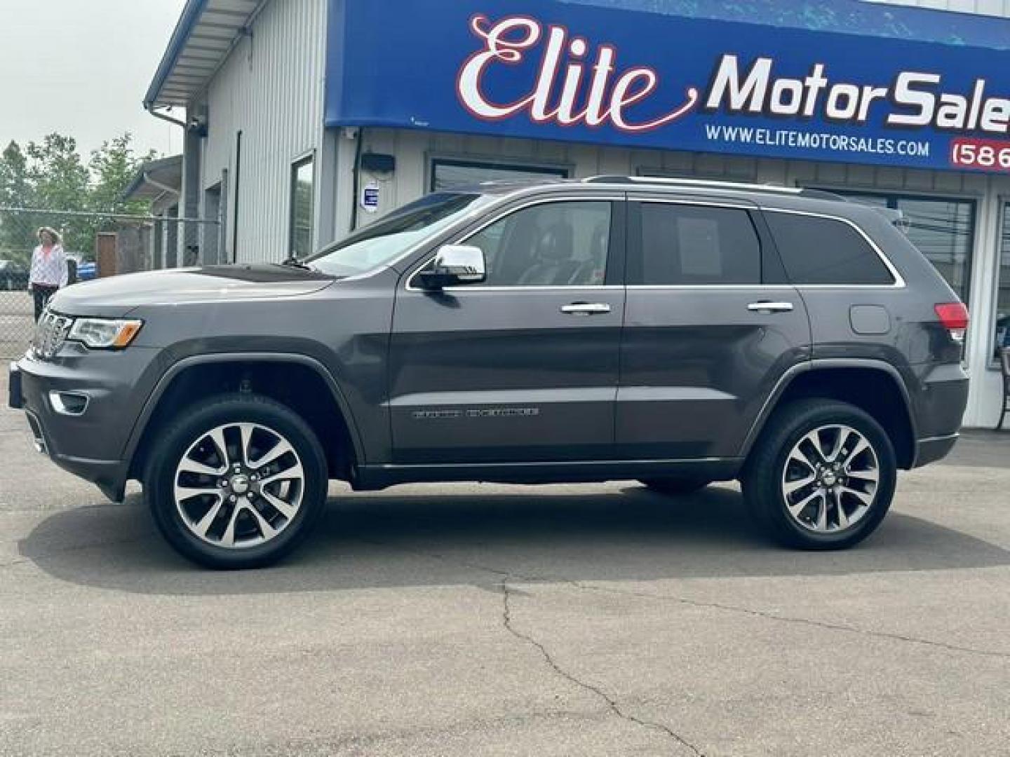 2017 GRAY JEEP GRAND CHEROKEE (1C4RJFCG5HC) with an V6,3.6L(220 CID),DOHC engine, AUTOMATIC transmission, located at 14600 Frazho Road, Warren, MI, 48089, (586) 776-3400, 42.485996, -82.974220 - Photo#6