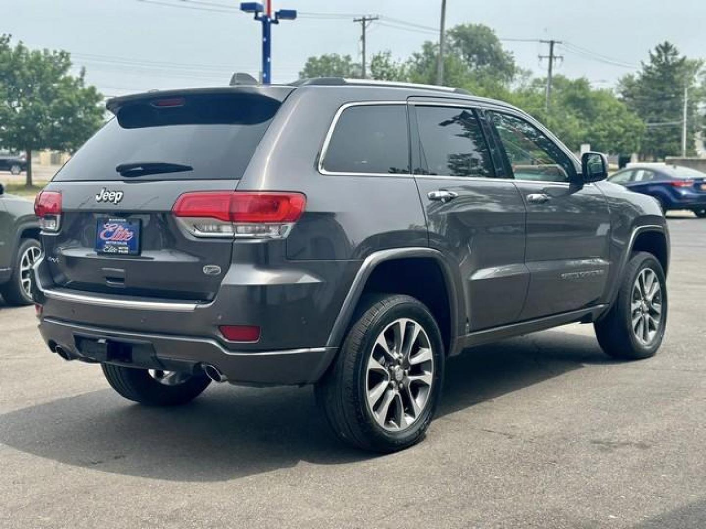 2017 GRAY JEEP GRAND CHEROKEE (1C4RJFCG5HC) with an V6,3.6L(220 CID),DOHC engine, AUTOMATIC transmission, located at 14600 Frazho Road, Warren, MI, 48089, (586) 776-3400, 42.485996, -82.974220 - Photo#7