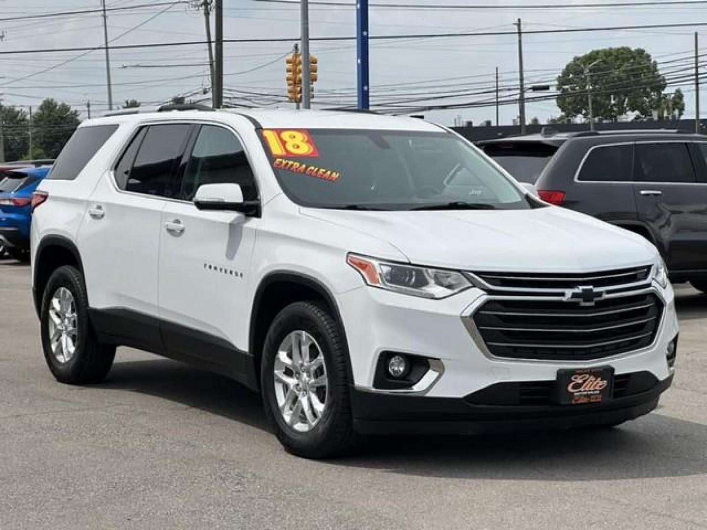 2018 WHITE CHEVROLET TRAVERSE (1GNEVGKW6JJ) with an V6,3.6L(217 CID),DOHC engine, AUTOMATIC transmission, located at 14600 Frazho Road, Warren, MI, 48089, (586) 776-3400, 42.485996, -82.974220 - Photo#2