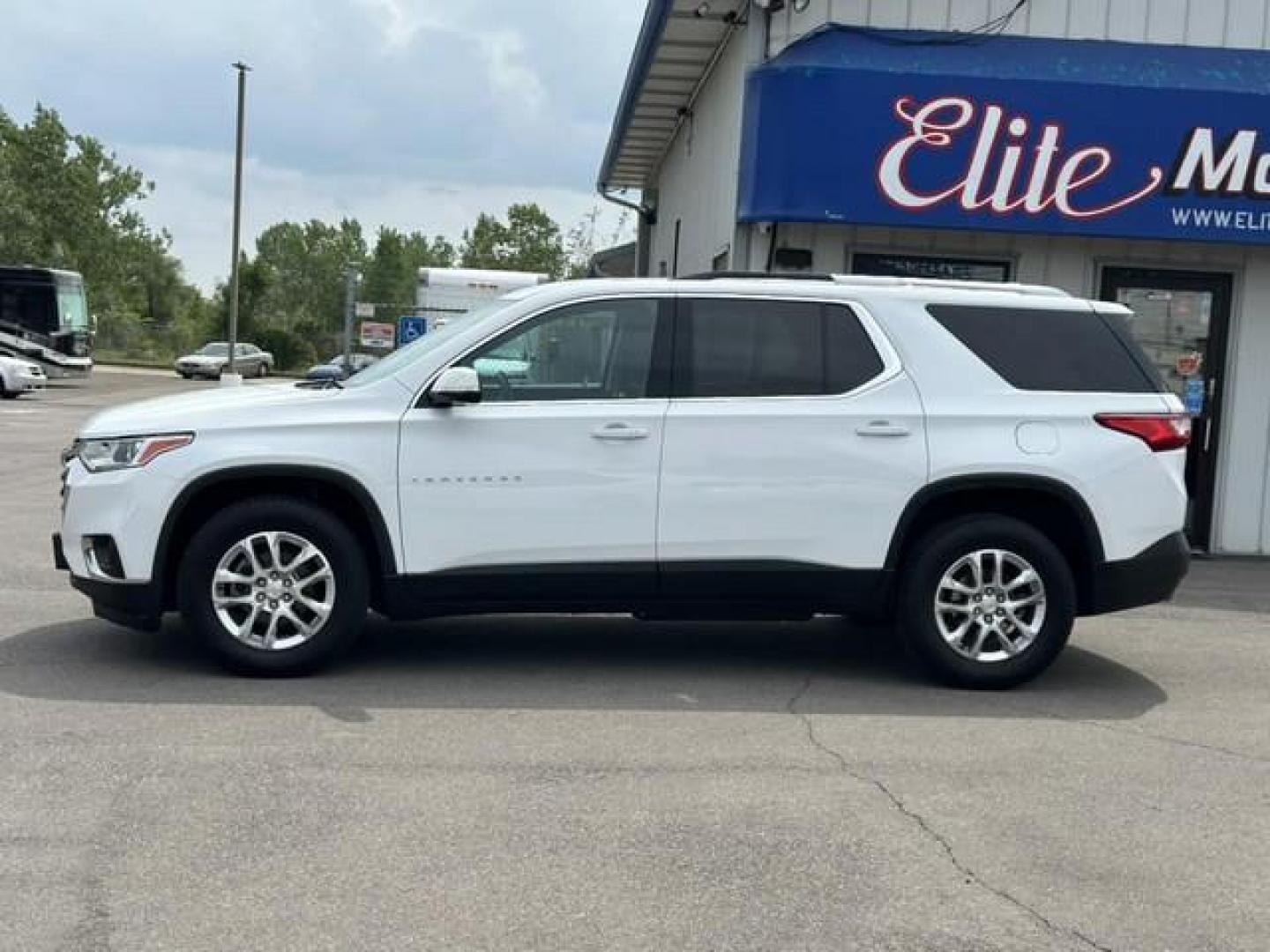 2018 WHITE CHEVROLET TRAVERSE (1GNEVGKW6JJ) with an V6,3.6L(217 CID),DOHC engine, AUTOMATIC transmission, located at 14600 Frazho Road, Warren, MI, 48089, (586) 776-3400, 42.485996, -82.974220 - Photo#7