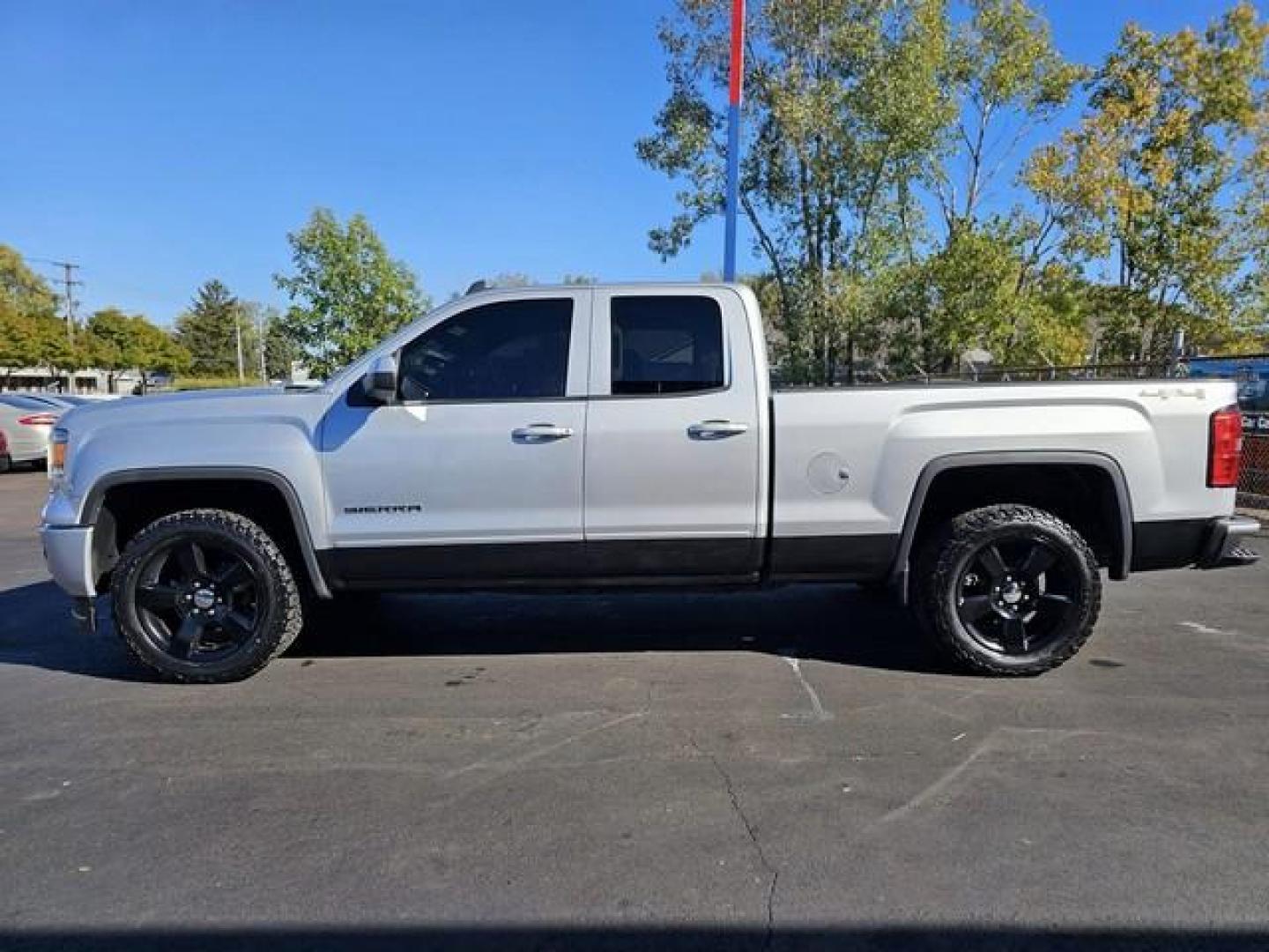 2015 SILVER GMC SIERRA 1500 (1GTV2TEC3FZ) with an V8,5.3L(325 CID),OHV engine, AUTOMATIC transmission, located at 14600 Frazho Road, Warren, MI, 48089, (586) 776-3400, 42.485996, -82.974220 - Photo#7