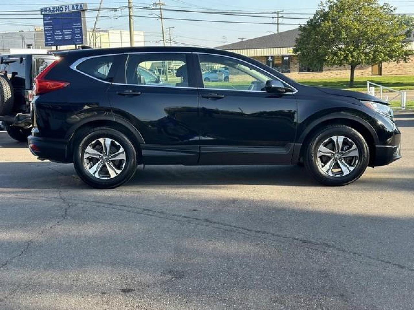 2019 BLACK HONDA CR-V (2HKRW5H39KH) with an L4,2.4L(144 CID),DOHC engine, AUTOMATIC transmission, located at 14600 Frazho Road, Warren, MI, 48089, (586) 776-3400, 42.485996, -82.974220 - Photo#3