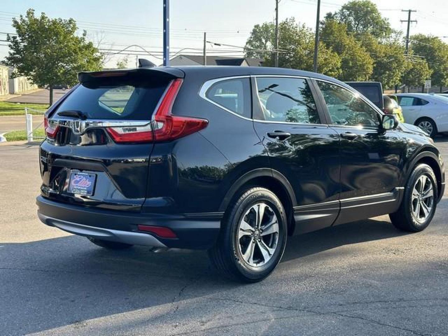 2019 BLACK HONDA CR-V (2HKRW5H39KH) with an L4,2.4L(144 CID),DOHC engine, AUTOMATIC transmission, located at 14600 Frazho Road, Warren, MI, 48089, (586) 776-3400, 42.485996, -82.974220 - Photo#4