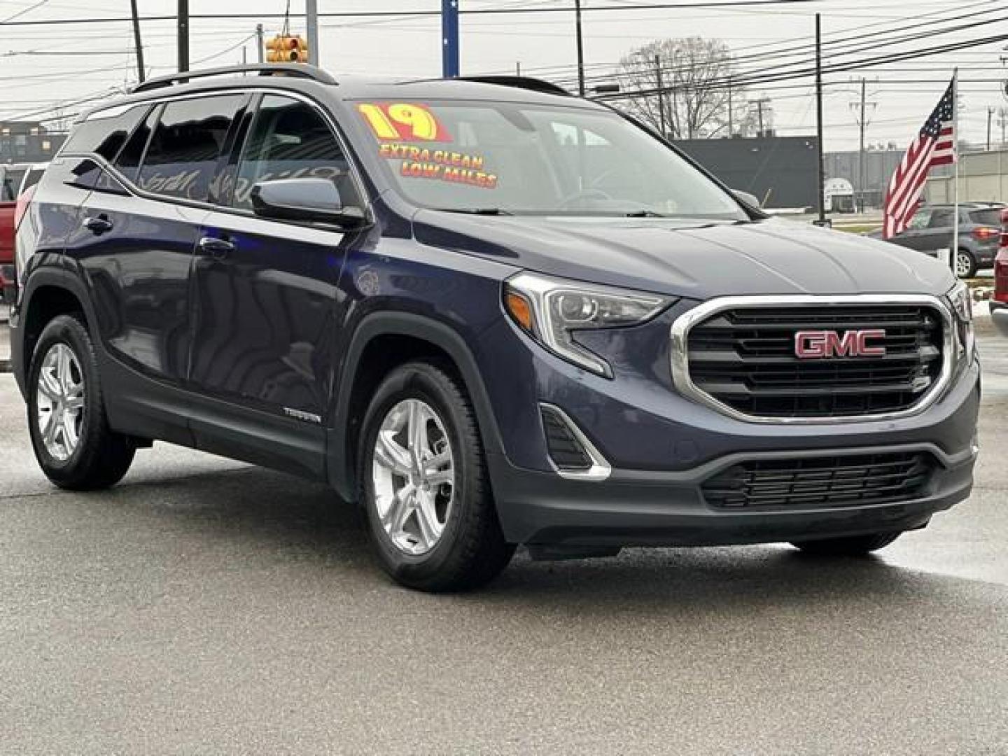 2019 BLUE GMC TERRAIN (3GKALMEV5KL) with an L4,1.5L(91 CID),DOHC engine, AUTOMATIC transmission, located at 14600 Frazho Road, Warren, MI, 48089, (586) 776-3400, 42.485996, -82.974220 - Photo#2