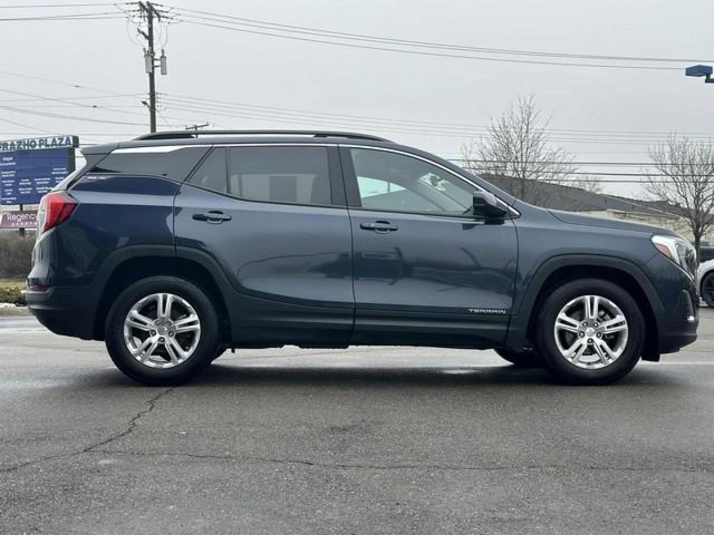 2019 BLUE GMC TERRAIN (3GKALMEV5KL) with an L4,1.5L(91 CID),DOHC engine, AUTOMATIC transmission, located at 14600 Frazho Road, Warren, MI, 48089, (586) 776-3400, 42.485996, -82.974220 - Photo#3