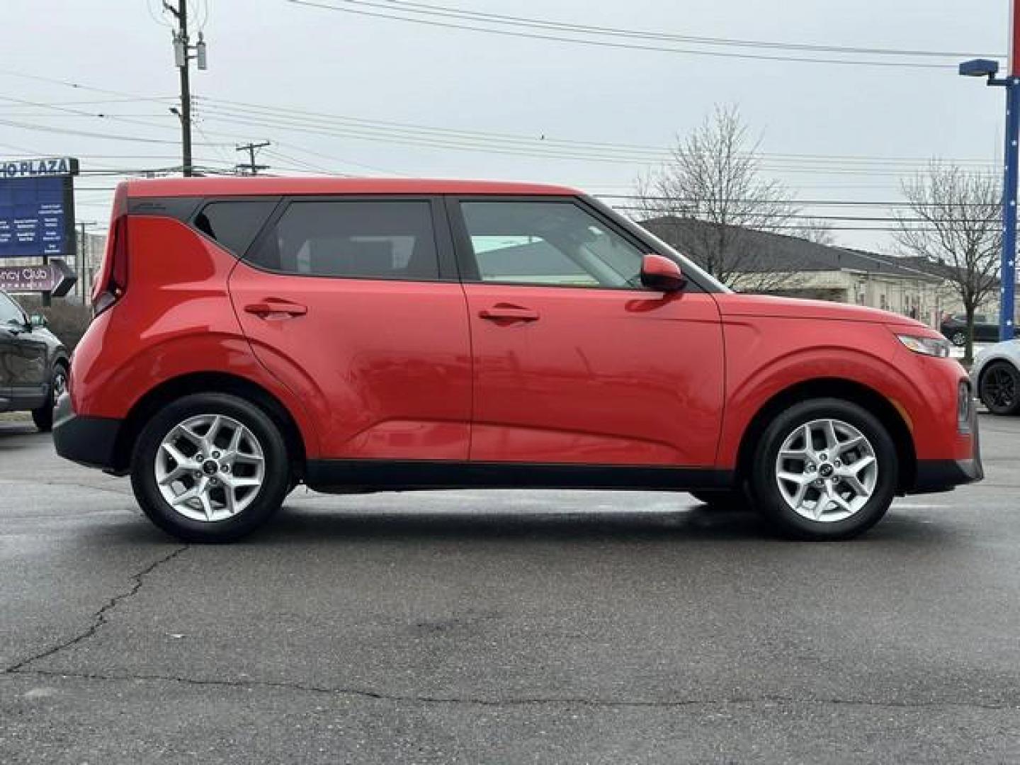 2020 RED KIA SOUL (KNDJ23AUXL7) with an L4,2.0L(122 CID), engine, AUTOMATIC transmission, located at 14600 Frazho Road, Warren, MI, 48089, (586) 776-3400, 42.485996, -82.974220 - Photo#3