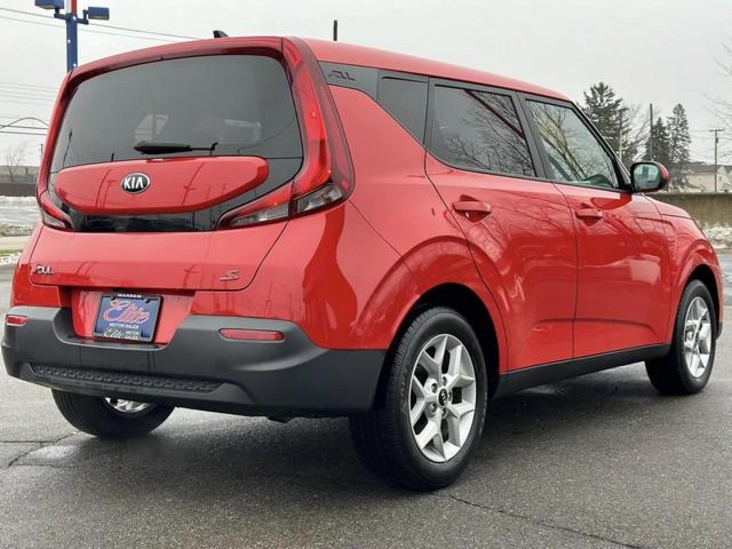 2020 RED KIA SOUL (KNDJ23AUXL7) with an L4,2.0L(122 CID), engine, AUTOMATIC transmission, located at 14600 Frazho Road, Warren, MI, 48089, (586) 776-3400, 42.485996, -82.974220 - Photo#4