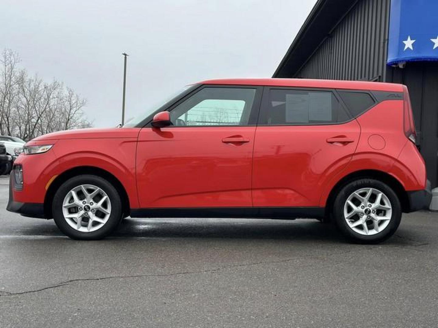 2020 RED KIA SOUL (KNDJ23AUXL7) with an L4,2.0L(122 CID), engine, AUTOMATIC transmission, located at 14600 Frazho Road, Warren, MI, 48089, (586) 776-3400, 42.485996, -82.974220 - Photo#7