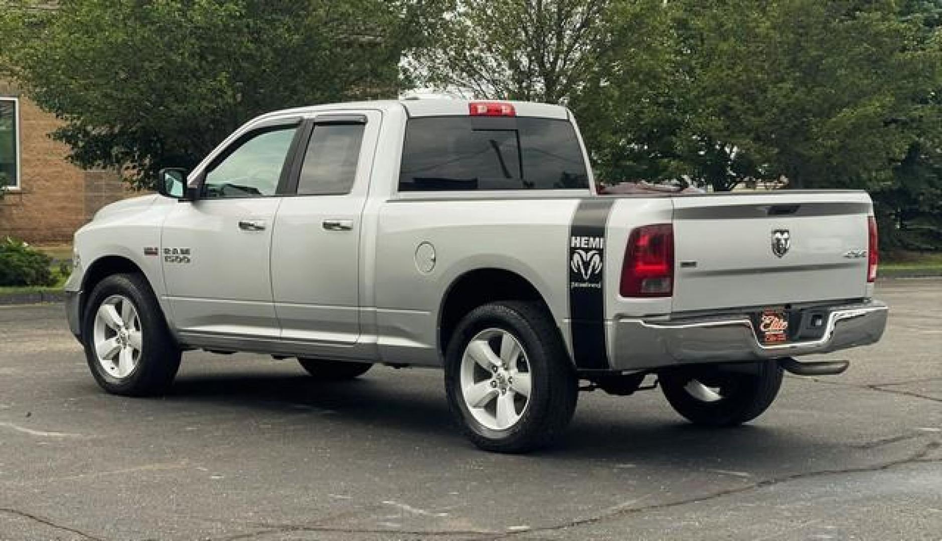 2016 SILVER RAM 1500 (1C6RR7GT0GS) with an V8,5.7L(345 CID),OHV engine, AUTOMATIC transmission, located at 14600 Frazho Road, Warren, MI, 48089, (586) 776-3400, 42.485996, -82.974220 - Photo#7