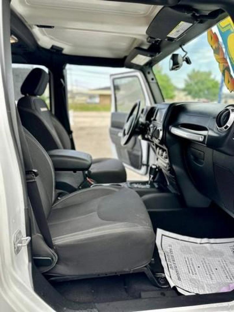 2015 WHITE JEEP WRANGLER (1C4BJWEG8FL) with an V6,3.6L(220 CID),DOHC engine, AUTOMATIC transmission, located at 14600 Frazho Road, Warren, MI, 48089, (586) 776-3400, 42.485996, -82.974220 - Photo#13