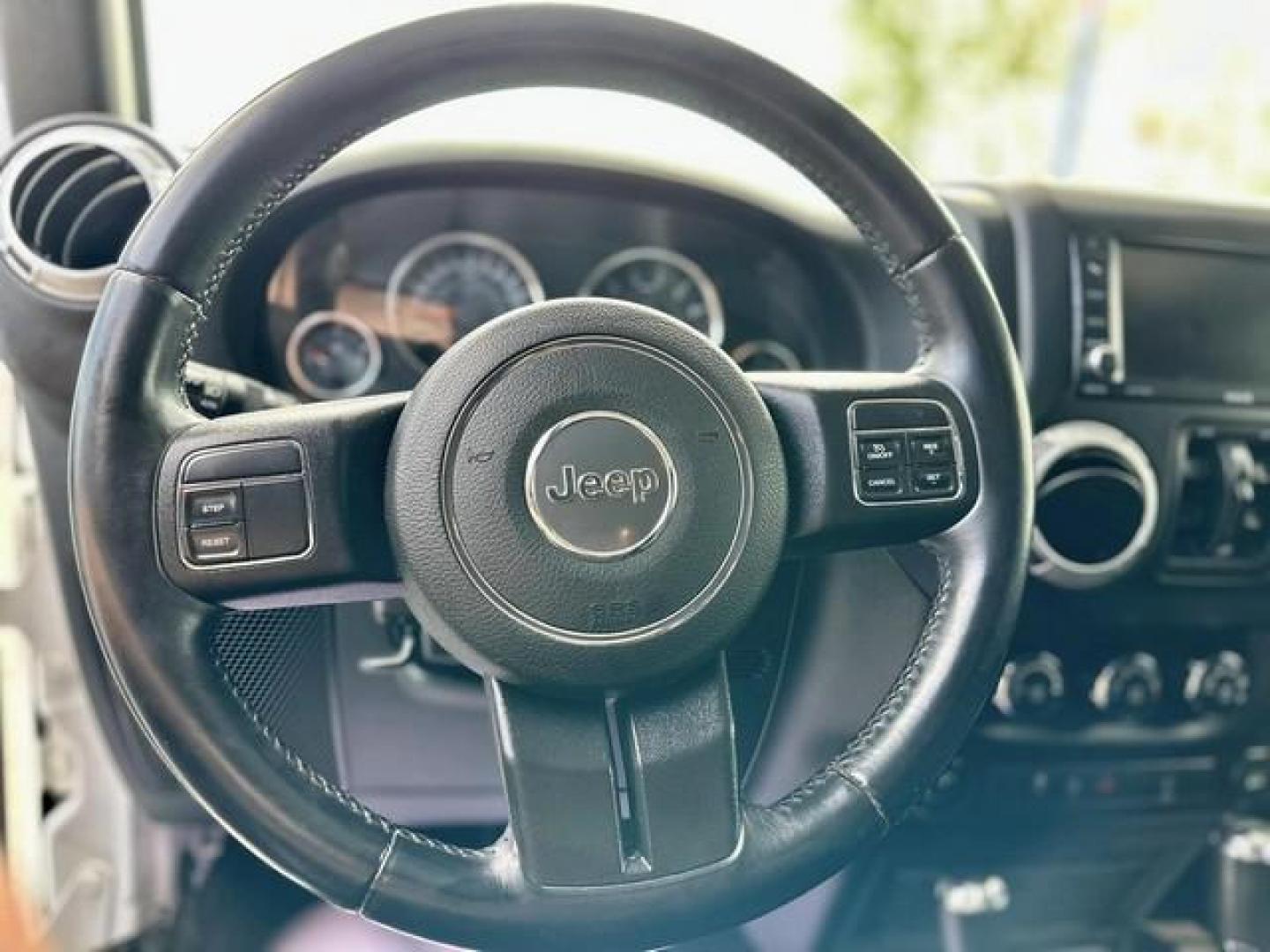 2015 WHITE JEEP WRANGLER (1C4BJWEG8FL) with an V6,3.6L(220 CID),DOHC engine, AUTOMATIC transmission, located at 14600 Frazho Road, Warren, MI, 48089, (586) 776-3400, 42.485996, -82.974220 - Photo#17