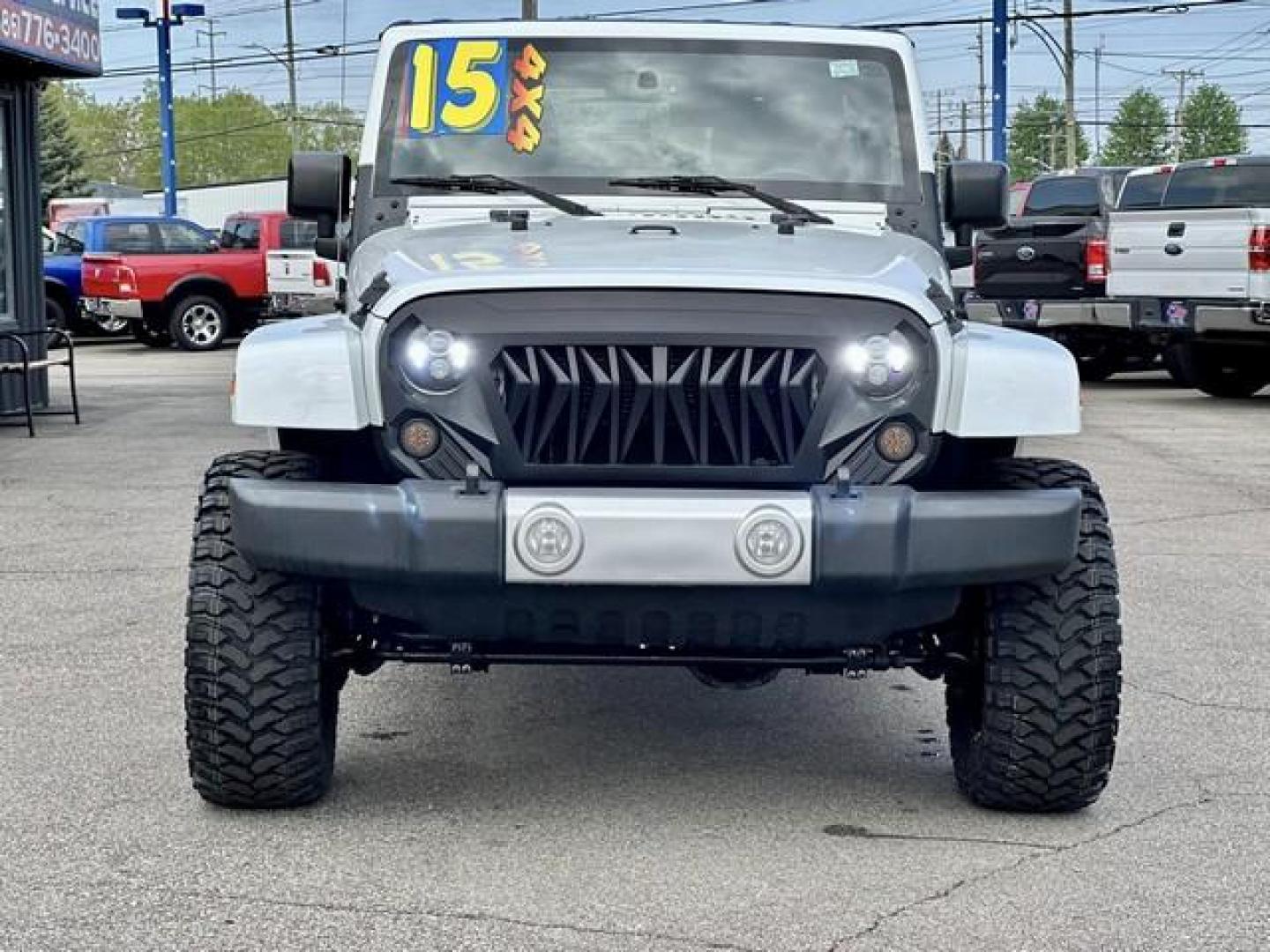 2015 WHITE JEEP WRANGLER (1C4BJWEG8FL) with an V6,3.6L(220 CID),DOHC engine, AUTOMATIC transmission, located at 14600 Frazho Road, Warren, MI, 48089, (586) 776-3400, 42.485996, -82.974220 - Photo#1