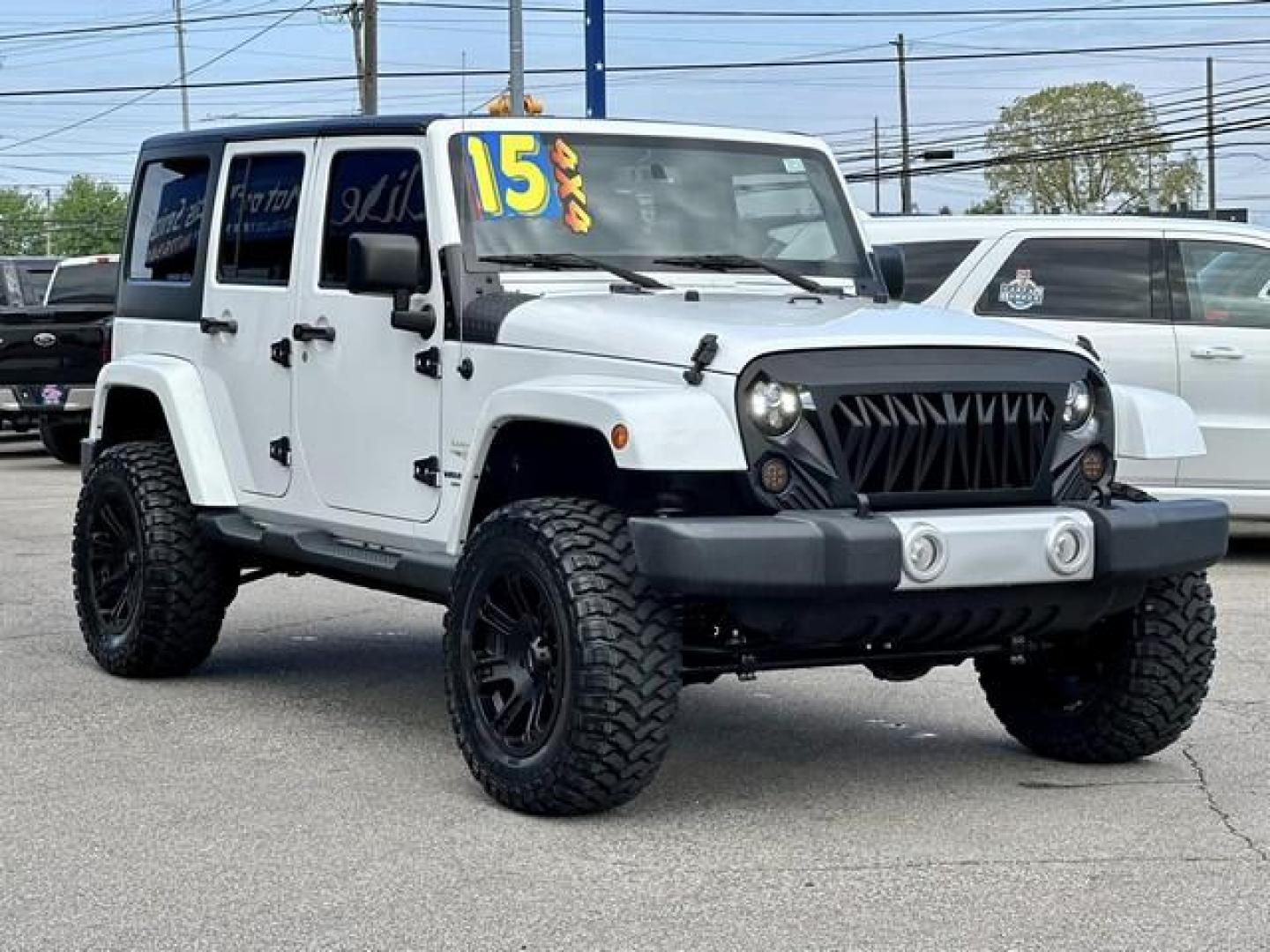 2015 WHITE JEEP WRANGLER (1C4BJWEG8FL) with an V6,3.6L(220 CID),DOHC engine, AUTOMATIC transmission, located at 14600 Frazho Road, Warren, MI, 48089, (586) 776-3400, 42.485996, -82.974220 - Photo#2