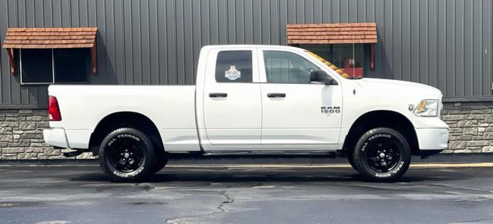 2015 WHITE RAM 1500 (1C6RR7FG9FS) with an V6,3.6L(220 CID),DOHC engine, AUTOMATIC transmission, located at 14600 Frazho Road, Warren, MI, 48089, (586) 776-3400, 42.485996, -82.974220 - Photo#4