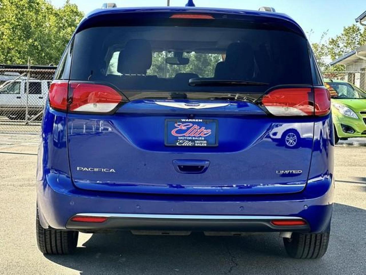 2019 OCEAN BLUE METTALLIC CHRYSLER PACIFICA (2C4RC1GG5KR) with an V6,3.6L(220 CID),DOHC engine, AUTOMATIC transmission, located at 14600 Frazho Road, Warren, MI, 48089, (586) 776-3400, 42.485996, -82.974220 - Photo#5