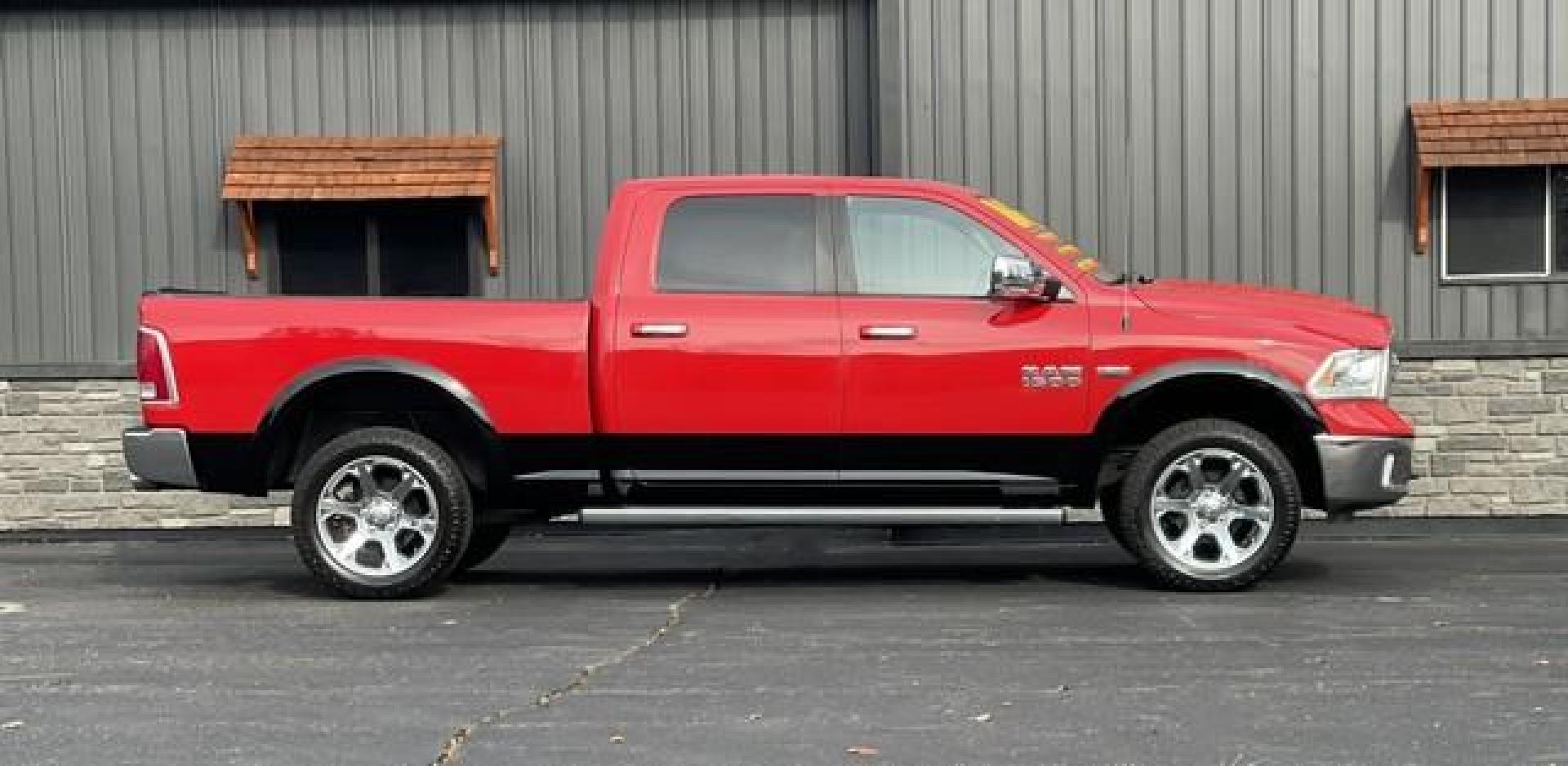 2016 RED RAM 1500 (1C6RR7VT8GS) with an V8,5.7L(345 CID),OHV engine, AUTOMATIC transmission, located at 14600 Frazho Road, Warren, MI, 48089, (586) 776-3400, 42.485996, -82.974220 - Photo#3