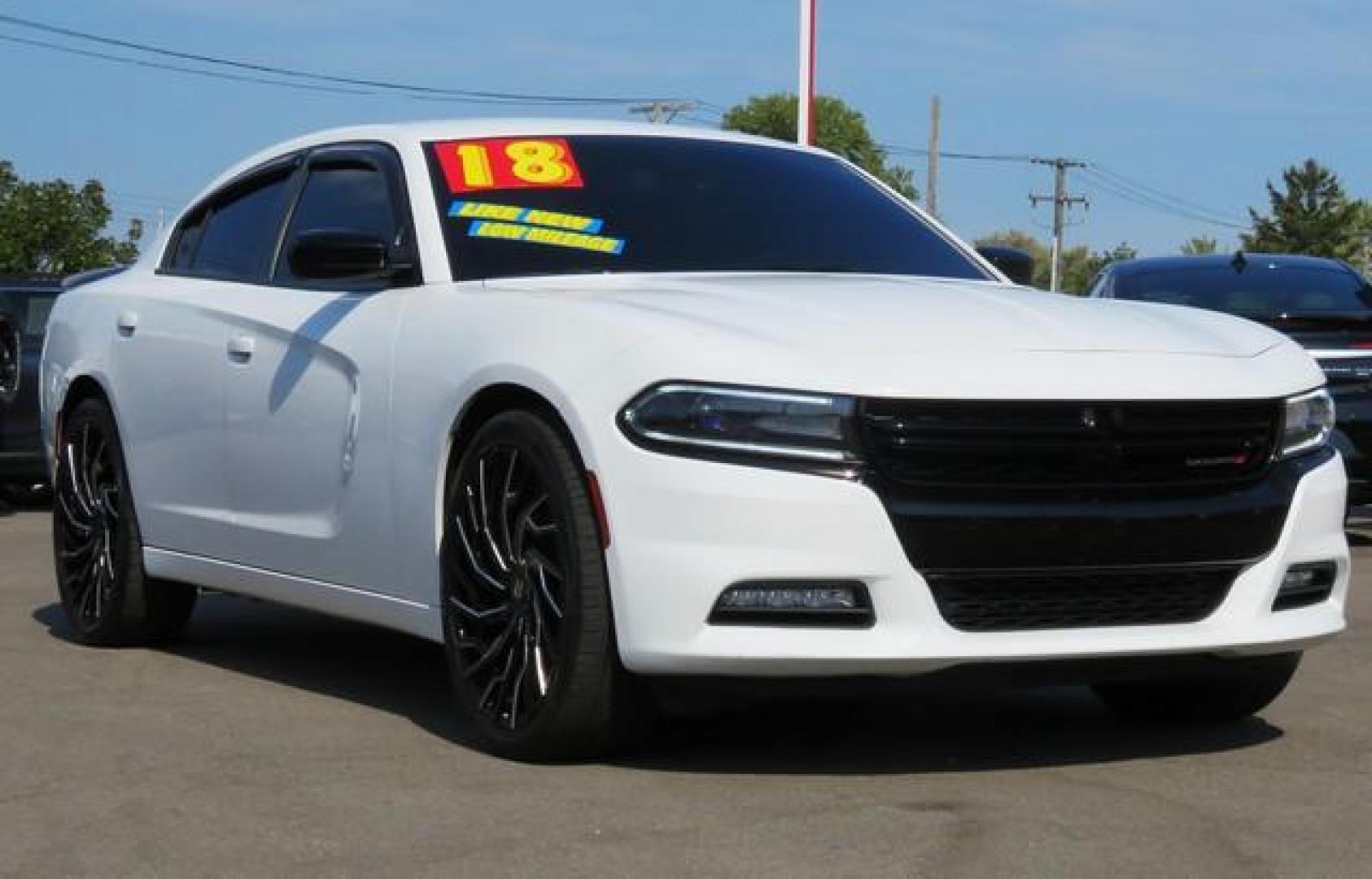 2018 WHITE KNUCKEL DODGE CHARGER (2C3CDXJG0JH) with an V6,3.6L(220 CID),DOHC engine, AUTOMATIC transmission, located at 14600 Frazho Road, Warren, MI, 48089, (586) 776-3400, 42.485996, -82.974220 - Photo#2