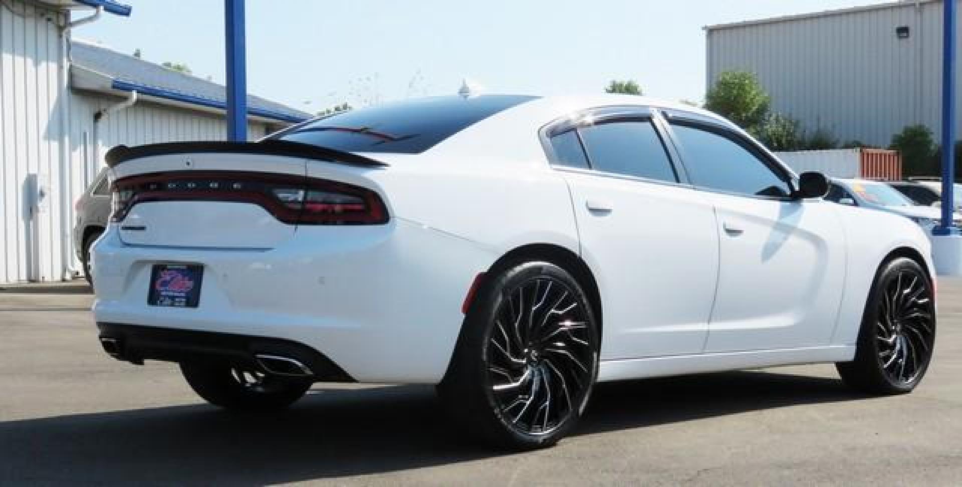 2018 WHITE KNUCKEL DODGE CHARGER (2C3CDXJG0JH) with an V6,3.6L(220 CID),DOHC engine, AUTOMATIC transmission, located at 14600 Frazho Road, Warren, MI, 48089, (586) 776-3400, 42.485996, -82.974220 - Photo#4