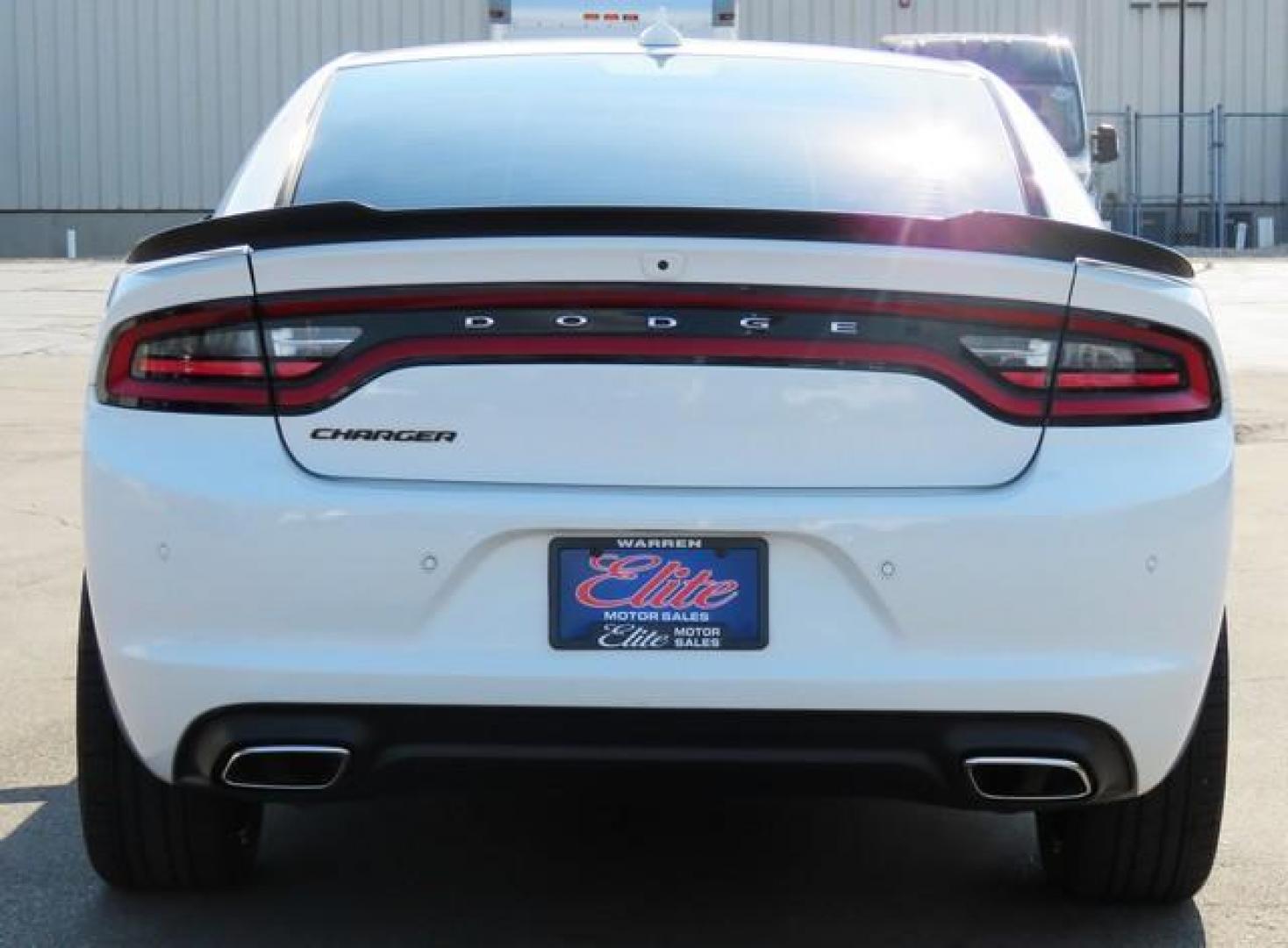 2018 WHITE KNUCKEL DODGE CHARGER (2C3CDXJG0JH) with an V6,3.6L(220 CID),DOHC engine, AUTOMATIC transmission, located at 14600 Frazho Road, Warren, MI, 48089, (586) 776-3400, 42.485996, -82.974220 - Photo#5