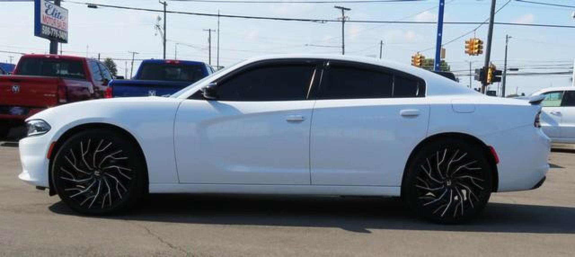 2018 WHITE KNUCKEL DODGE CHARGER (2C3CDXJG0JH) with an V6,3.6L(220 CID),DOHC engine, AUTOMATIC transmission, located at 14600 Frazho Road, Warren, MI, 48089, (586) 776-3400, 42.485996, -82.974220 - Photo#7