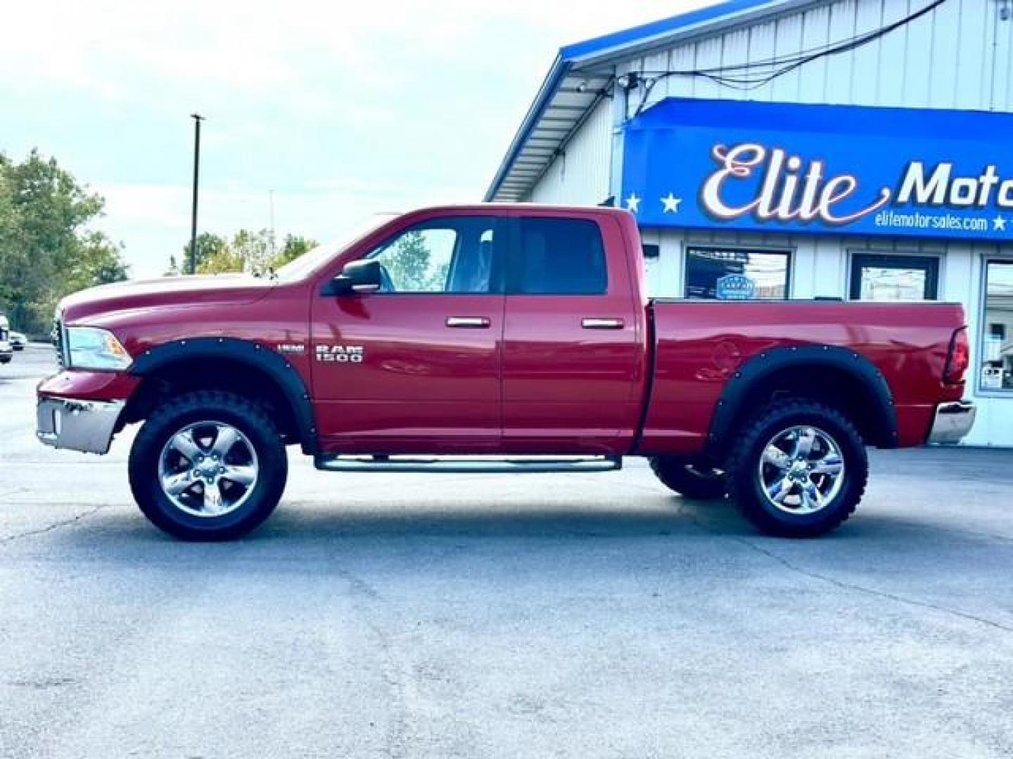 2017 FLAME RED RAM 1500 (1C6RR7GT1HS) with an V8,5.7L(345 CID),OHV engine, AUTOMATIC transmission, located at 14600 Frazho Road, Warren, MI, 48089, (586) 776-3400, 42.485996, -82.974220 - Photo#9