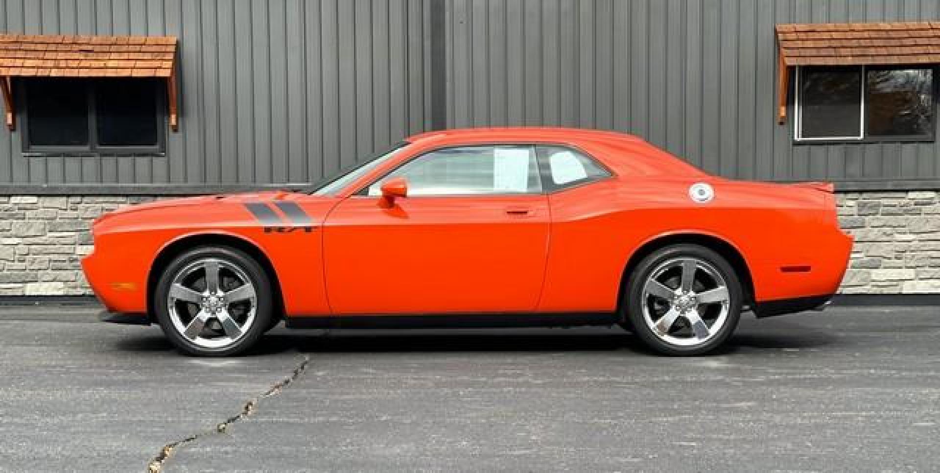 2009 HEMI ORANGE PEARL COAT /BLACK DODGE CHALLENGER R/T (2B3LJ54T99H) with an V8,5.7L(345 CID),OHV engine, AUTOMATIC transmission, located at 14600 Frazho Road, Warren, MI, 48089, (586) 776-3400, 42.485996, -82.974220 - Photo#1