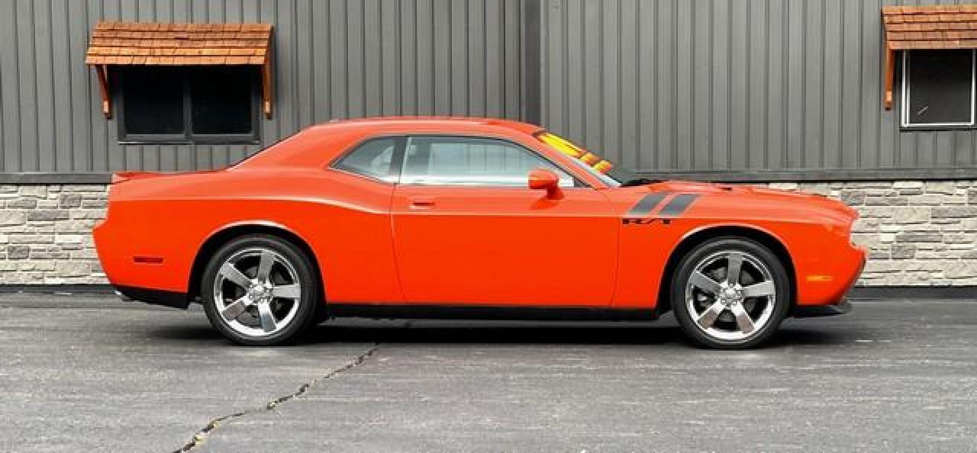 2009 HEMI ORANGE PEARL COAT /BLACK DODGE CHALLENGER R/T (2B3LJ54T99H) with an V8,5.7L(345 CID),OHV engine, AUTOMATIC transmission, located at 14600 Frazho Road, Warren, MI, 48089, (586) 776-3400, 42.485996, -82.974220 - Photo#3