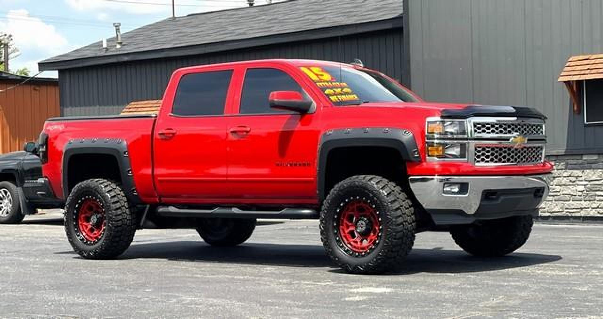 2015 RED CHEVROLET SILVERADO 1500 LT SILVERADO Z71 (3GCUKREC3FG) with an V8,5.3L(325 CID),OHV engine, AUTOMATIC transmission, located at 14600 Frazho Road, Warren, MI, 48089, (586) 776-3400, 42.485996, -82.974220 - Photo#4