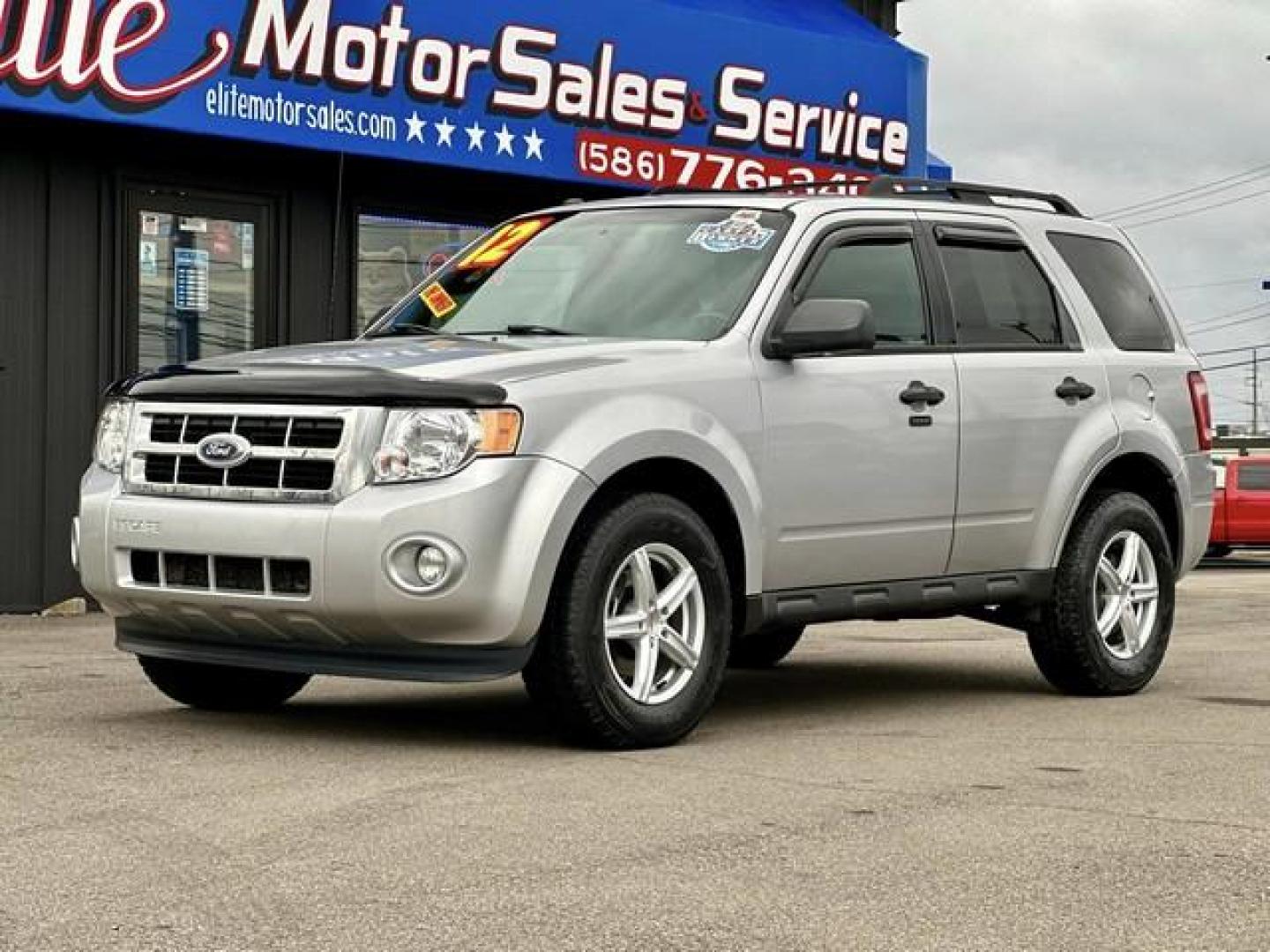 2012 SILVER FORD ESCAPE (1FMCU0DG0CK) with an V6,3.0L(181 CID),DOHC engine, AUTOMATIC transmission, located at 14600 Frazho Road, Warren, MI, 48089, (586) 776-3400, 42.485996, -82.974220 - Photo#0