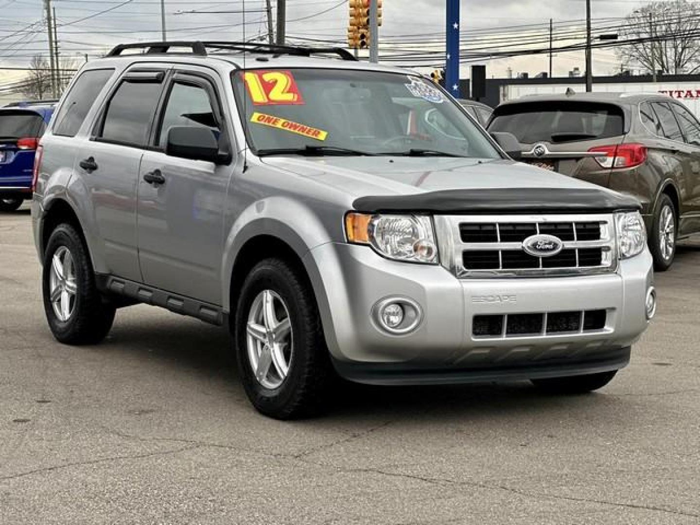 2012 SILVER FORD ESCAPE (1FMCU0DG0CK) with an V6,3.0L(181 CID),DOHC engine, AUTOMATIC transmission, located at 14600 Frazho Road, Warren, MI, 48089, (586) 776-3400, 42.485996, -82.974220 - Photo#2