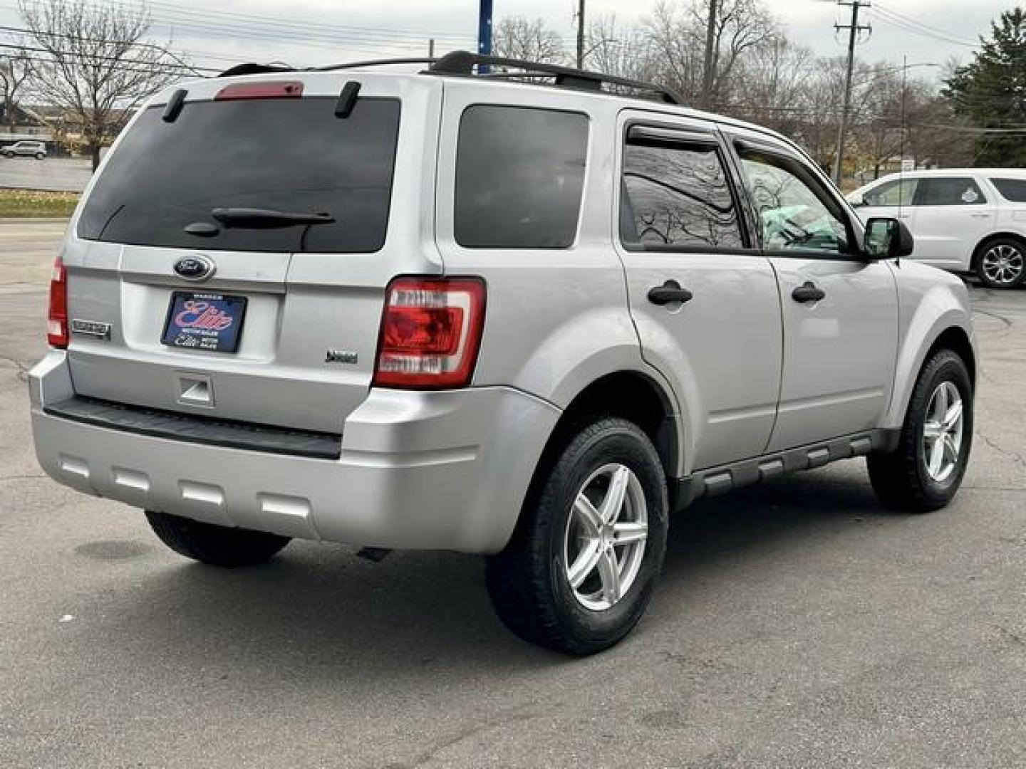 2012 SILVER FORD ESCAPE (1FMCU0DG0CK) with an V6,3.0L(181 CID),DOHC engine, AUTOMATIC transmission, located at 14600 Frazho Road, Warren, MI, 48089, (586) 776-3400, 42.485996, -82.974220 - Photo#4