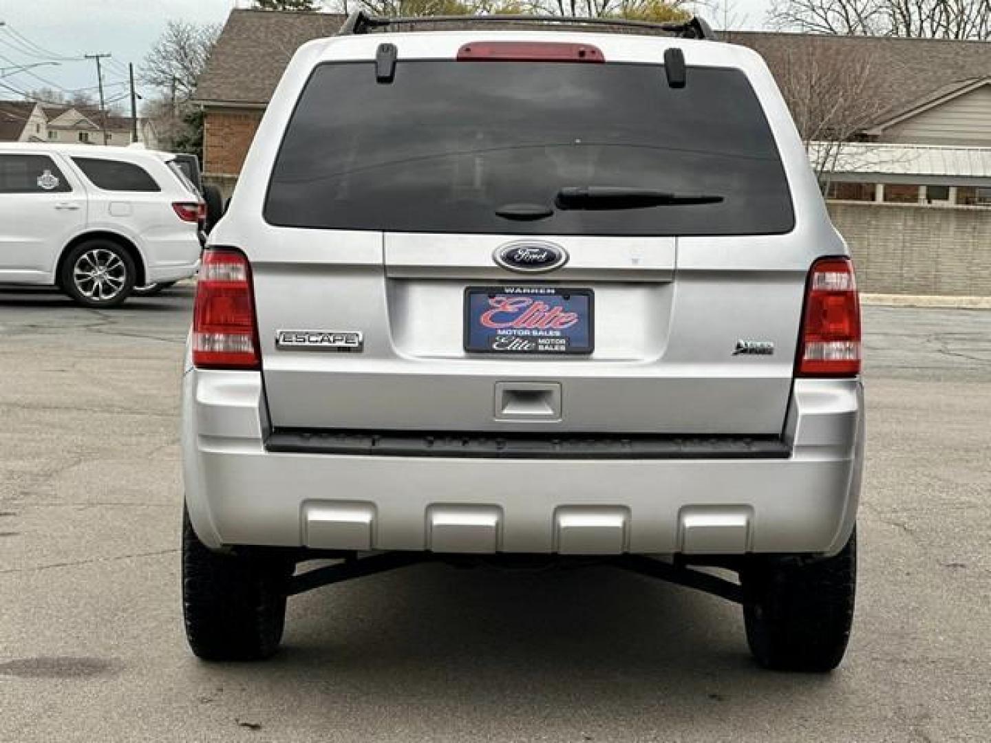 2012 SILVER FORD ESCAPE (1FMCU0DG0CK) with an V6,3.0L(181 CID),DOHC engine, AUTOMATIC transmission, located at 14600 Frazho Road, Warren, MI, 48089, (586) 776-3400, 42.485996, -82.974220 - Photo#5