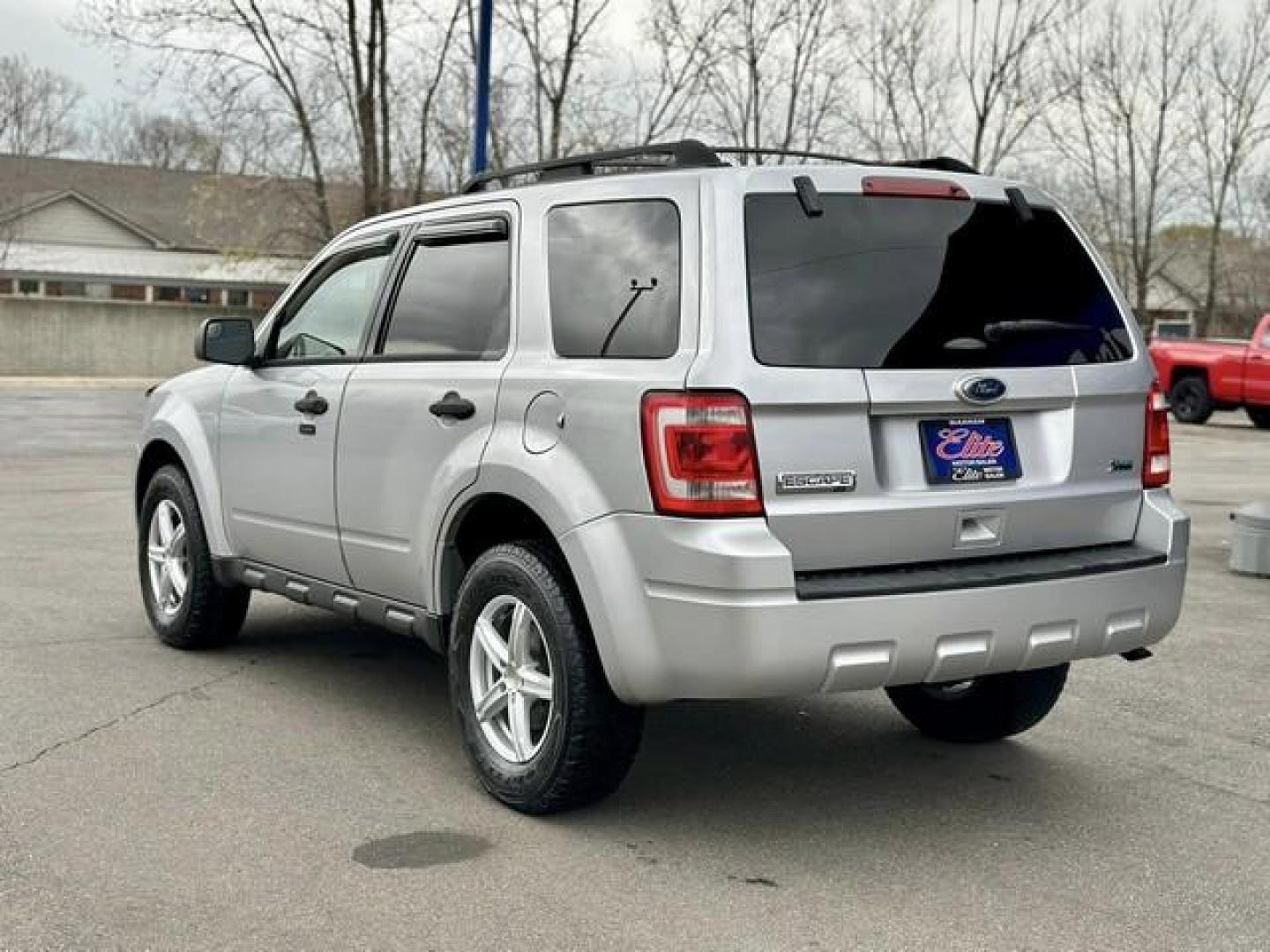 2012 SILVER FORD ESCAPE (1FMCU0DG0CK) with an V6,3.0L(181 CID),DOHC engine, AUTOMATIC transmission, located at 14600 Frazho Road, Warren, MI, 48089, (586) 776-3400, 42.485996, -82.974220 - Photo#6